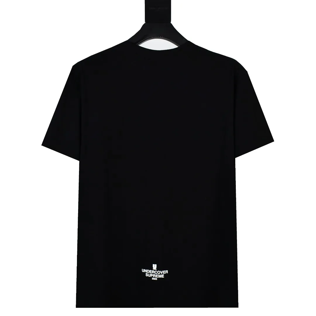 S264💰p140 Supreme x Undercover Face Tee joint face-printed short-sleeved T-shirt. Refuse to look at pictures to make products. Refuse to compare wrong versions. Use cylindrical seamless technology (original technology, there is no stitching on the side of the clothes, key points of identification) The fabrics are all custom-woven and dyed, 280g weight, 100% cotton, cylindrical fabric. Cylindrical fabric is a knitted fabric woven with a cylinder loom. The needles are distributed in a cylindrical shape on the fuselage. The gray fabric is a large cylinder, which needs to be opened and shaped before it can be used further. There are no slits on the side of the clothes, so there is no washing label on the side of ordinary short-sleeves. There is only one collar label behind the neck. The printing uses thermosetting ink printing imported from Belgium, also known as plastic ink, or self-adhesive ink. Its ingredients are: mainly composed of polyvinyl chloride (PVC) and phthalates, including PVC and phthalates, fixing agents, stabilizers The thermosetting ink is composed of a mixture of agents and thickeners, which is not the digital direct printing marketed on the market. The printing texture of thermosetting ink is unachievable by digital direct printing. The collar label has a watermark anti-counterfeiting effect, a real anti-counterfeiting layer, a version with a high probability of passing the inspection, and a high probability of passing the original packaging picture. Size：S-XL