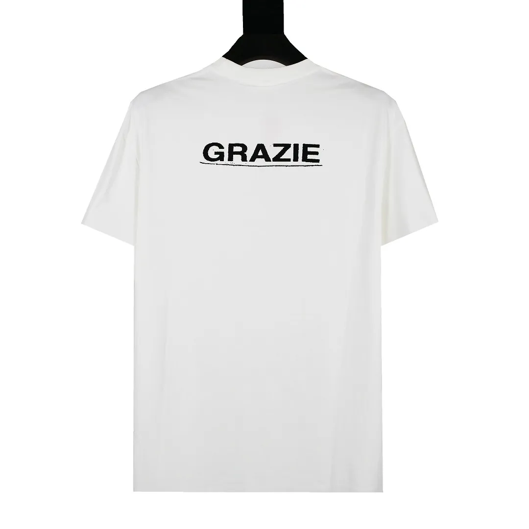 🅿️120 S12 top version Supreme 21ss Milan Box Logo Tee Milan opening limited Last Supper short-sleeved T-shirt. For those of us who focus on top-level Sup products, this short-sleeved one is naturally available. It adopts cylindrical seamless technology (original technology, there are no stitching bones on the side of the clothes, the focus of identification) The fabrics are all custom-woven and dyed, 280g weight, 100% cotton, cylindrical fabric. Cylindrical fabric is a knitted fabric woven with a cylinder loom. The needles are distributed in a cylindrical shape on the fuselage. The gray fabric is a large cylinder, which needs to be opened and shaped before further use. There is no slit on the side of the clothes, so there is no washing label on the side of ordinary short-sleeves. There is only one collar label behind the neck. The printing is printed with thermosetting ink, also known as plastic. Ink, or self-adhesive ink, contains ingredients: mainly composed of polyvinyl chloride (PVC) and phthalates. PVC and phthalates, fixing agents, stabilizers, and thickeners are mixed to form a thermal ink. Solid ink is not the digital direct printing advertised on the market. The printing texture of thermoset ink is something that digital direct printing cannot achieve. The collar label has a watermark anti-counterfeiting effect, a real anti-counterfeiting layer, a probability of passing the version, and a high probability of passing the original packaging picture. Size：S-XL