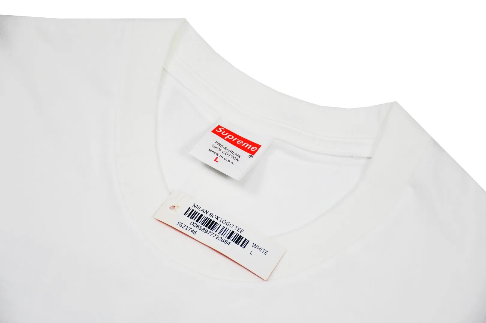 🅿️120 S12 top version Supreme 21ss Milan Box Logo Tee Milan opening limited Last Supper short-sleeved T-shirt. For those of us who focus on top-level Sup products, this short-sleeved one is naturally available. It adopts cylindrical seamless technology (original technology, there are no stitching bones on the side of the clothes, the focus of identification) The fabrics are all custom-woven and dyed, 280g weight, 100% cotton, cylindrical fabric. Cylindrical fabric is a knitted fabric woven with a cylinder loom. The needles are distributed in a cylindrical shape on the fuselage. The gray fabric is a large cylinder, which needs to be opened and shaped before further use. There is no slit on the side of the clothes, so there is no washing label on the side of ordinary short-sleeves. There is only one collar label behind the neck. The printing is printed with thermosetting ink, also known as plastic. Ink, or self-adhesive ink, contains ingredients: mainly composed of polyvinyl chloride (PVC) and phthalates. PVC and phthalates, fixing agents, stabilizers, and thickeners are mixed to form a thermal ink. Solid ink is not the digital direct printing advertised on the market. The printing texture of thermoset ink is something that digital direct printing cannot achieve. The collar label has a watermark anti-counterfeiting effect, a real anti-counterfeiting layer, a probability of passing the version, and a high probability of passing the original packaging picture. Size：S-XL