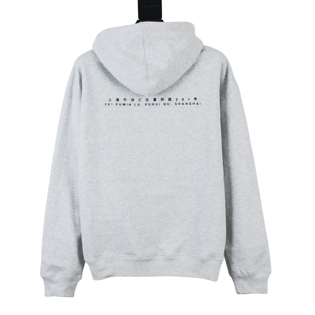S522💰p320 Top version Supreme 24ss SHANGHAI BOX LOGO Shanghai limited hooded sweatshirt. For those of us who focus on top Sup products, this sweatshirt is naturally available. ZP testing, custom weaving and dyeing, pure cotton 450G fleece main fabric Printing uses thermoset ink printing, also known as plastic ink, or self-adhesive ink. Its ingredients are: mainly composed of polyvinyl chloride (PVC) and phthalates. PVC and phthalates, color fixing agents, stabilizers, and thickeners are mixed to form thermoset ink. It is not the digital direct printing advertised on the market. The printing texture of thermoset ink is something that cannot be achieved by digital direct printing. Customized ZP co-branding Main label/wash label/hangtag/packaging bag (equipped with extra-large thickened handbag) There is a high probability of passing the inspection version. If you put the original packaging picture together, there is a high chance that it will pass. Size: S-XL