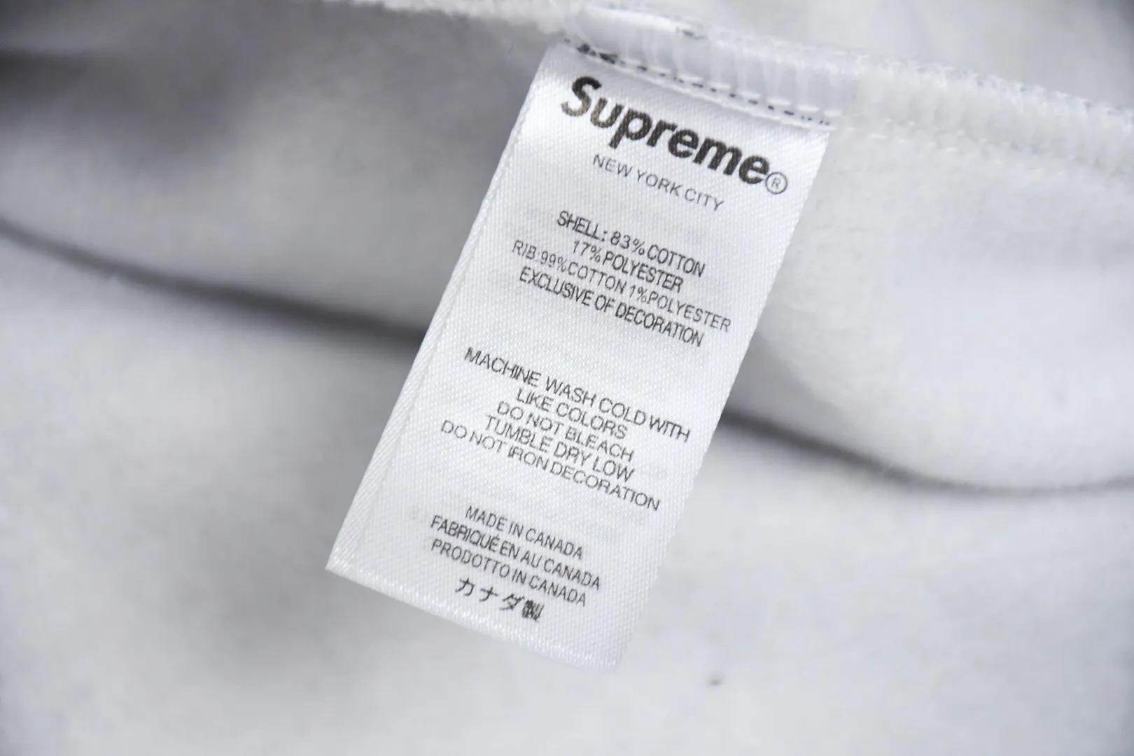 S522💰p320 Top version Supreme 24ss SHANGHAI BOX LOGO Shanghai limited hooded sweatshirt. For those of us who focus on top Sup products, this sweatshirt is naturally available. ZP testing, custom weaving and dyeing, pure cotton 450G fleece main fabric Printing uses thermoset ink printing, also known as plastic ink, or self-adhesive ink. Its ingredients are: mainly composed of polyvinyl chloride (PVC) and phthalates. PVC and phthalates, color fixing agents, stabilizers, and thickeners are mixed to form thermoset ink. It is not the digital direct printing advertised on the market. The printing texture of thermoset ink is something that cannot be achieved by digital direct printing. Customized ZP co-branding Main label/wash label/hangtag/packaging bag (equipped with extra-large thickened handbag) There is a high probability of passing the inspection version. If you put the original packaging picture together, there is a high chance that it will pass. Size: S-XL