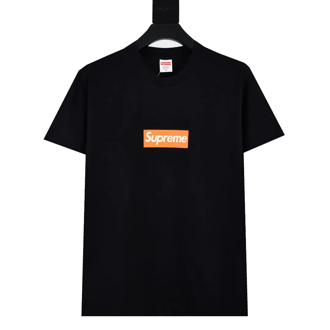 S366💰p136 Top version Supreme 19FW BOX LOGO short sleeves opened in San Francisco. Refuse to look at pictures to make goods. Refuse to compare wrong versions. Use cylindrical seamless technology (original technology, no stitching bone on the side of the clothes, identification key point) The fabrics are all custom-woven and dyed, 280g weight, 100% cotton, cylindrical fabric. Cylindrical fabric is a knitted fabric woven with a cylinder loom. The needles are distributed in a cylindrical shape on the fuselage. The gray fabric is a large cylinder, which needs to be opened and shaped before it can be used further. There are no slits on the side of the clothes, so there is no washing label on the side of ordinary short-sleeves. There is only one collar label behind the neck. The printing uses thermosetting ink printing imported from Belgium (different from conventional heat transfer printing), also known as plastic ink, or self-adhesive ink. Its ingredients are: mainly composed of polyvinyl chloride (PVC) and phthalates. PVC and phthalates, solid color The thermosetting ink is composed of a mixture of agents, stabilizers, and thickeners. It is not the digital direct printing marketed on the market. The printing texture of thermosetting ink cannot be achieved by digital direct printing. The collar label has a watermark anti-counterfeiting effect, a real anti-counterfeiting layer, a version with a high probability of passing the inspection, and the original packaging picture has a high probability of passing the test. Size：S-XL