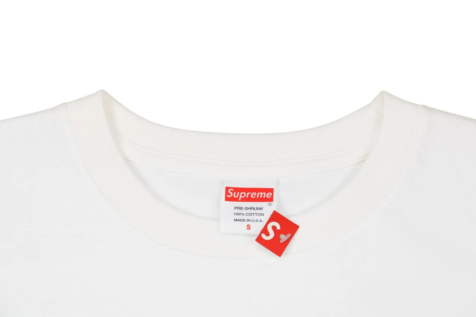 🅿️120 S19 top version Supreme 21ss Week 18 x KAWS joint Chalk LOGO Chalk letter Box Logo short-sleeved T-shirt 1. The fabrics are all custom-woven and dyed 280g weight 100% cotton cylindrical cloth Cylindrical fabric is a knitted fabric woven by a cylinder loom. The needles are distributed in a cylindrical shape on the fuselage. The gray fabric is a large cylinder that needs to be opened and shaped before it can be used further. That is, there are no slits on the side of the clothes, so there is no washing label on the side of ordinary short-sleeves. There is only a collar label behind the neck. 2. Printing uses Cunard fully automatic elliptical heating integrated printing machine 3. The collar label has a watermark anti-counterfeiting effect, a real anti-counterfeiting layer, and a probability-tested version There is a high chance that you will be able to match the original packaging picture. 4. Comes with the original handbag. 5. All details are synchronized with ZP, which is a flash hit on the market. Destroy the world. Size: S-XL.