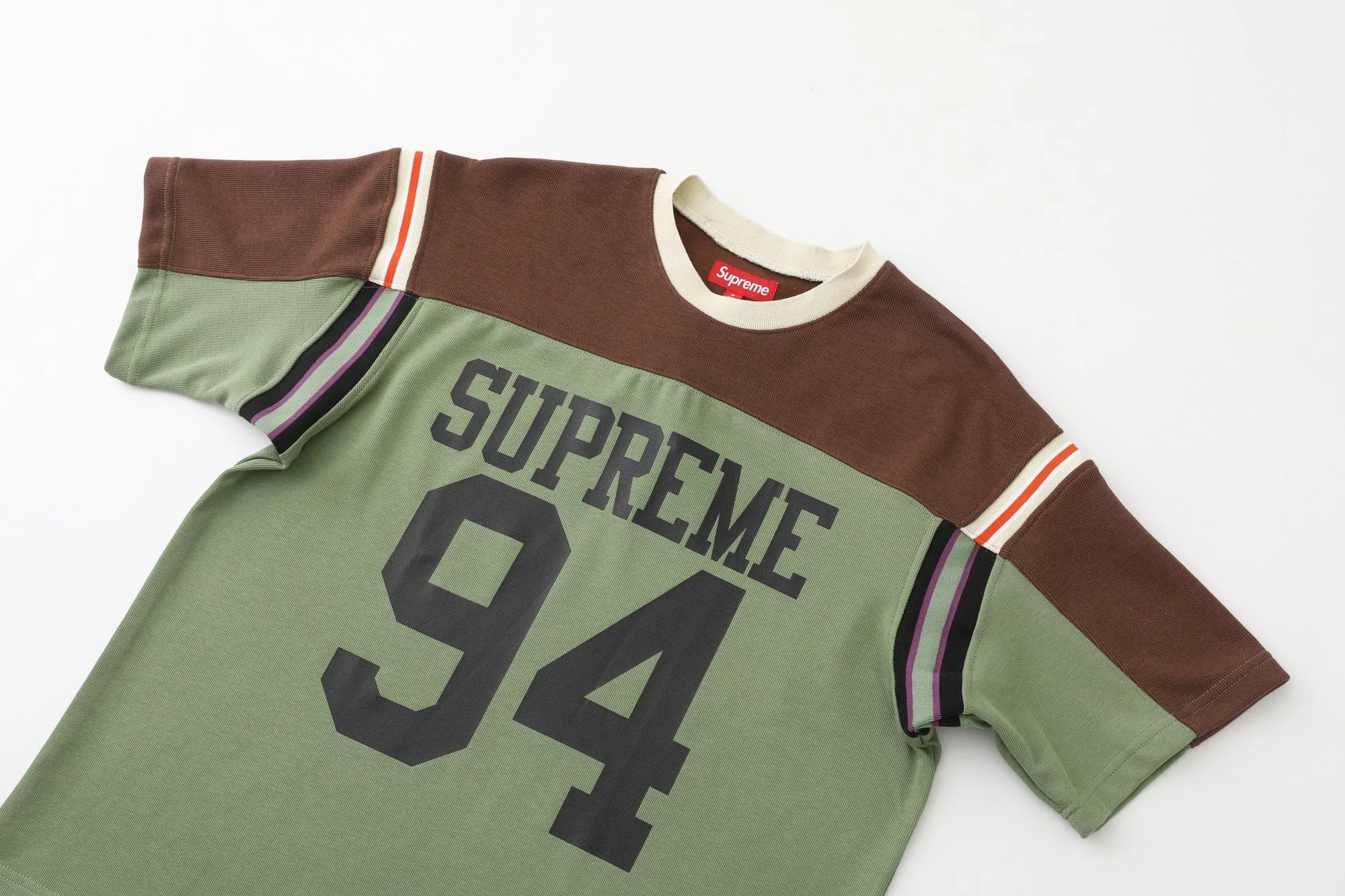 S626💰p220 Supreme SS25 WEEK8 Split S/S Football Top patchwork pattern ribbed round neck short-sleeved American trendy football jersey for men and women. Original purchase and development! The color matching thread is customized at 1:1, and the accessories and details are all in place!  Color: Black Green Size: S M L