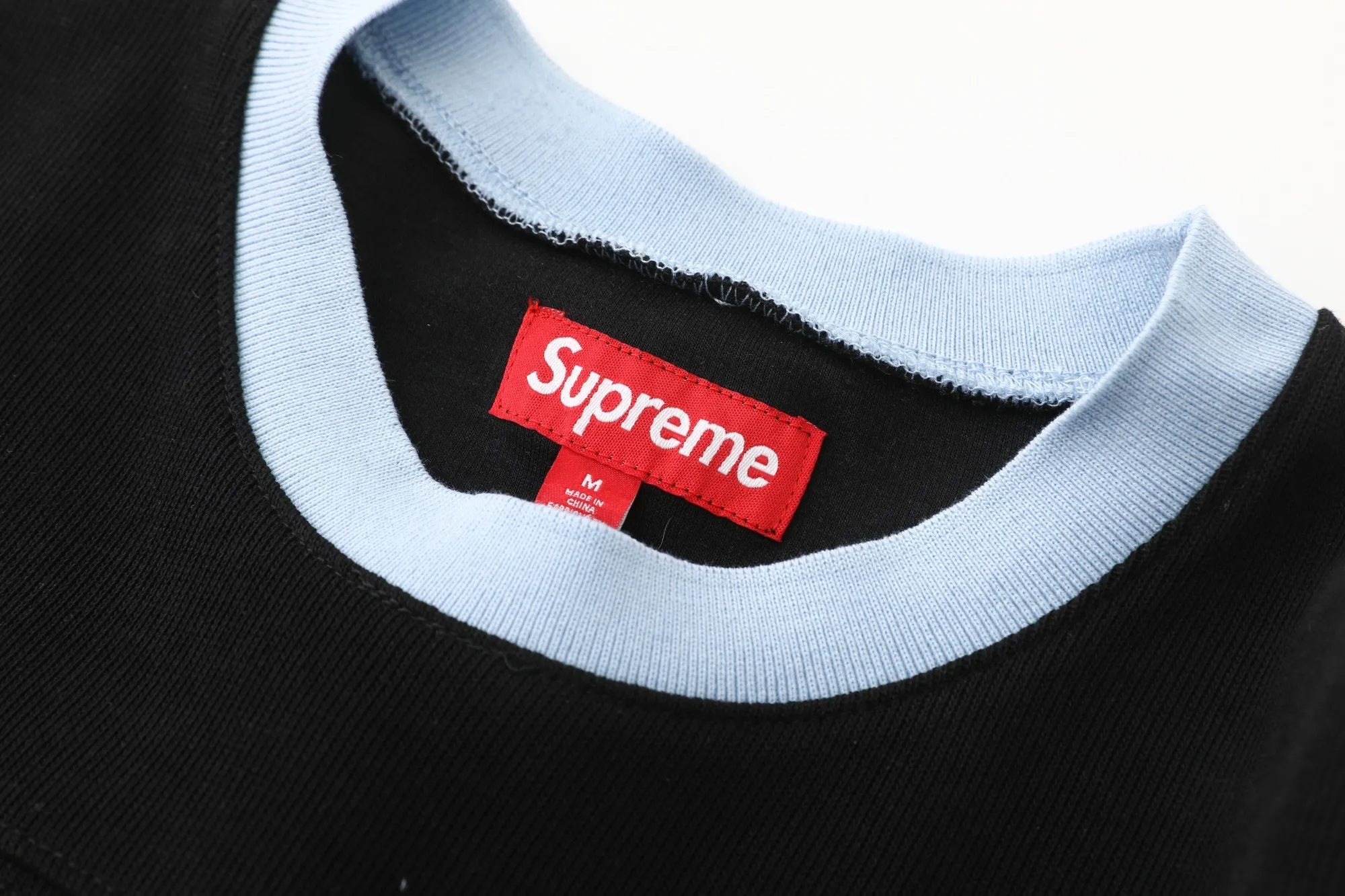 S626💰p220 Supreme SS25 WEEK8 Split S/S Football Top patchwork pattern ribbed round neck short-sleeved American trendy football jersey for men and women. Original purchase and development! The color matching thread is customized at 1:1, and the accessories and details are all in place!  Color: Black Green Size: S M L