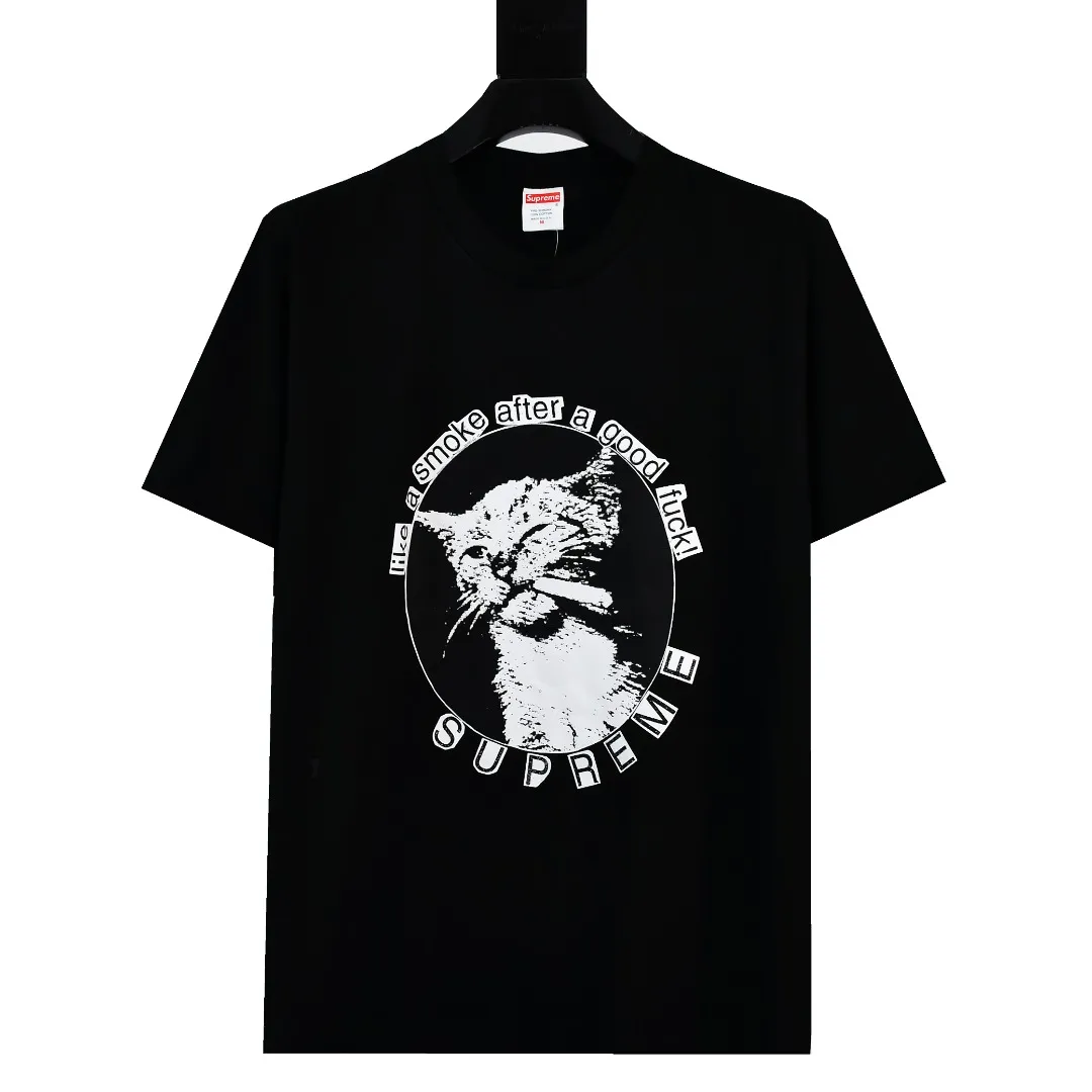 🅿️126 S135 Supreme 23ss Business Devil's Deal Contract printed T-shirt. Refuse to make products based on pictures. Refuse to compare with wrong versions. Use cylinder seamless process (original process, no stitching bone on the side of the clothes, key points of identification) The fabrics are all custom-woven and dyed, 280g weight, 100% cotton, cylindrical fabric. Cylindrical fabric is a knitted fabric woven with a cylinder loom. The needles are distributed in a cylindrical shape on the fuselage. The gray fabric is a large cylinder, which needs to be opened and shaped before it can be used further. There are no slits on the side of the clothes, so there is no washing label on the side of ordinary short-sleeves. There is only one collar label behind the neck. The printing uses thermosetting ink printing imported from Belgium (different from conventional thermal transfer printing), also known as plastic ink, or self-adhesive ink. Its ingredients are: mainly composed of polyvinyl chloride (PVC) and phthalates. PVC and phthalates, solid color The thermoset ink is composed of a mixture of agents, stabilizers, and thickeners. It is not the digital direct printing advertised on the market. The printing texture of thermoset ink cannot be achieved by digital direct printing. The collar label has a watermark anti-counterfeiting effect, a real anti-counterfeiting layer, a version with a high probability of passing the inspection, and a high probability of passing the original packaging picture. Size：S-XL