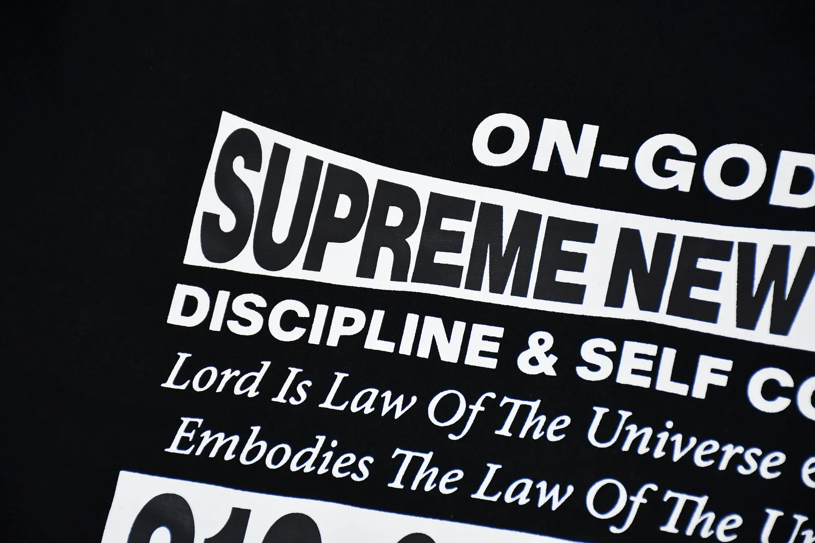 S562💰p320 Top version Supreme 24FW ON GOD HOODED SWEATSHIRT hooded sweatshirt with letter print on the back. For those of us who focus on top Sup products, this sweatshirt is naturally available. ZP testing, custom weaving and dyeing, pure cotton 450G fleece main fabric Printing uses thermoset ink printing, also known as plastic ink, or self-adhesive ink. Its ingredients are: mainly composed of polyvinyl chloride (PVC) and phthalates. PVC and phthalates, color fixing agents, stabilizers, and thickeners are mixed to form thermoset ink. It is not the digital direct printing advertised on the market. The printing texture of thermoset ink is something that cannot be achieved by digital direct printing. Customized ZP co-branding Main label/wash label/hangtag/packaging bag (equipped with extra-large thickened handbag) There is a high probability of passing the inspection version. If you put the original packaging picture together, there is a high chance that it will pass. Size: S-XL