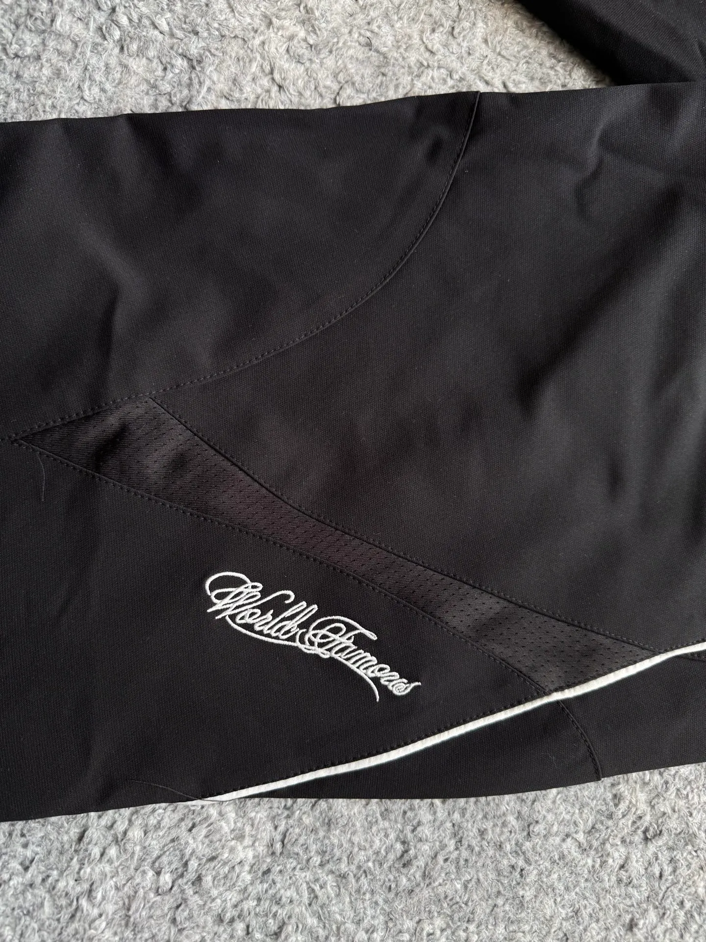 P430 Supreme x Nike joint model SS25 WEEK4 Track Jacket embroidered cuffs logo zipper closure jacket, same style for men and women, original 1:1 customization, customized accessories, all three standards Color: black purple Pants size: S-XL Pants length Waist Hips S 99 74 112 M 101 78 116 L 103 82 120 XL 105 86 124