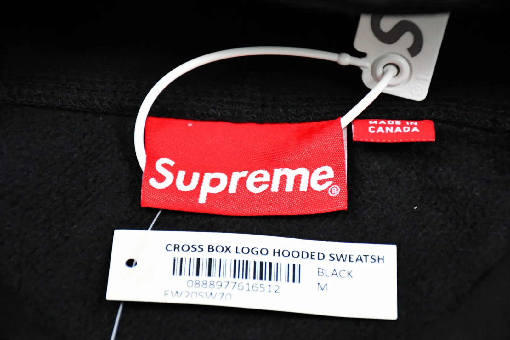 S454💰p320 Top version Supreme FW20 Week 15 Cross Box Logo Hooded Sweatshirt Cross embroidery hooded sweatshirt For those of us who focus on top Supreme, the cross sweatshirt is naturally available. ZP purchase and pattern making operation 1. Fabric: ZP testing, custom weaving and dyeing, pure cotton 460G plus velvet main fabric, horizontal cutting, side stitching 520G 2X2 thread 2. Embroidery: The embroidery equipment is operated by BEHRINGER BEKS-Y924 machine (a level higher than Tajima embroidery machine). The embroidery thickness, saturation and size are all consistent. 3. Sewing process: The whole garment adopts four-needle and six-thread boneless splicing technology in twelve places. Processed by a senior foreign trade factory (ordinary factories cannot do it). 4. Hem and cuffs: all use 520G inelastic thread. (Low-end products use elastic threads to cause the hem and cuffs to appear wavy) 5. Customized ZP main label/wash water label/hangtag/packaging bag (equipped with an extra-large thickened handbag) Size: S~XL