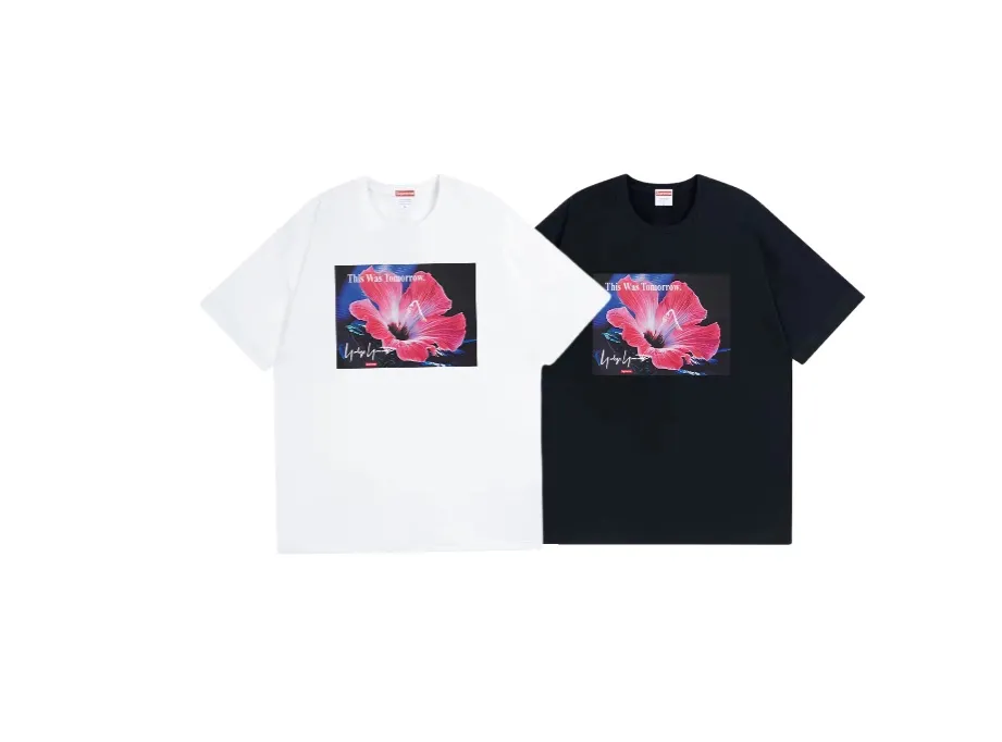 #S121 p110💰 Supreme Yohji Yamamoto's co-branded floral print, loose fit, made of 260g combed cotton double yarn, all three standards from fabrics to accessories, ZP, imported Matsui company's slurry printing will never crack, the whole piece adopts three-needle five-thread technology (neckline-shoulder seam-sleeve seam double line, looks more three-dimensional and textured) consistent with the original version, classic version Feel free to compare zp. The whole piece adopts three-needle five-thread craftsmanship. The neckline-shoulder seam-sleeve seam is double-threaded, which looks more three-dimensional and textured.) It has the same craftsmanship as the original original, classic version. Color: Black White Size: S M L XL XXL