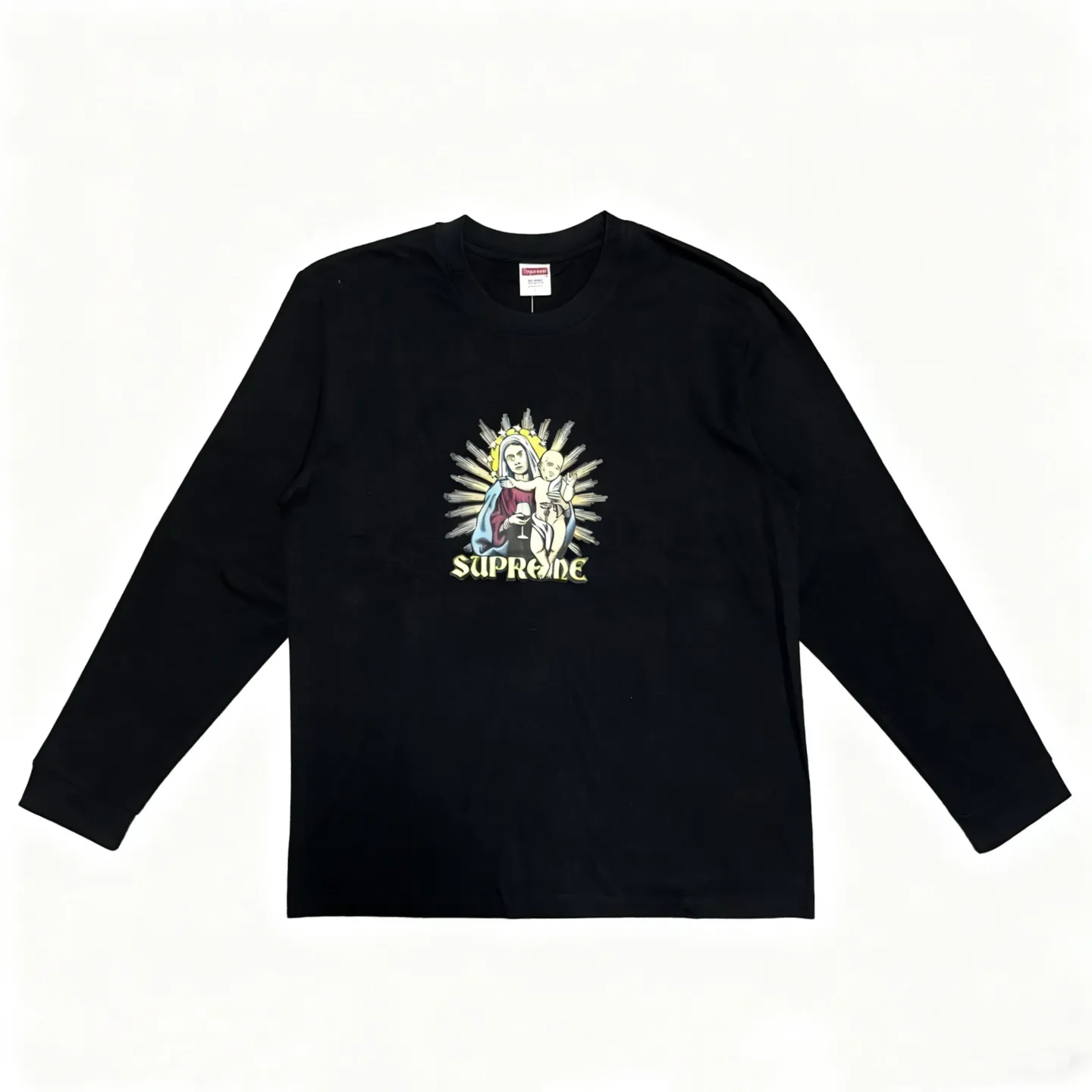 P140 Supreme FW24 2024 Autumn T-shirt Series WEEK8 Blood Tee Chest printed pattern, versatile and comfortable long-sleeved T-shirt, same style for men and women, using cylindrical seamless technology (original technology, there are no stitched bones on the side of the clothes, identification key points) Fabric: All custom-woven and dyed, 280g weight, 100% cotton, cylindrical fabric. Cylindrical fabric is a knitted fabric woven with a cylinder loom. The needles are distributed in a cylindrical shape on the fuselage. The gray fabric is a large cylinder. It needs to be opened and shaped before further use. There is no slit on the side of the clothes, so there is no washing label on the side of ordinary short-sleeved clothes. There is only one collar label behind the neck, so the shape is very correct and not easy to deform (color: black and white)