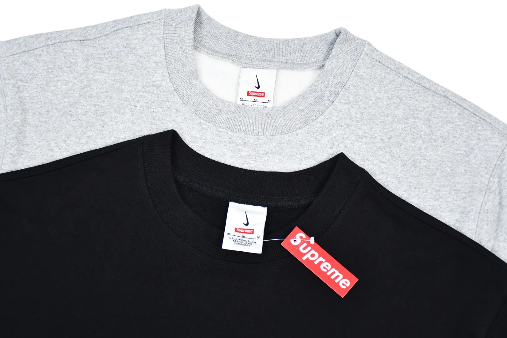🅿️290 S252 top version Supreme Nike Arc Crewneck co-branded embroidered fleece round neck sweatshirt. For those of us who focus on top Supreme, this sweatshirt is naturally available at our fingertips. ZP purchase and pattern making operation 1. Fabric: ZP testing, custom weaving and dyeing, pure cotton 460G plus velvet main fabric, horizontal cutting, side stitching 520G 2X2 thread 2. Embroidery: embroidery equipment Behringer BEKS-Y924 machine is used (a level higher than Tajima embroidery machine). The thickness, saturation and size of the embroidery are all consistent. 3. Sewing process: Four-needle and six-thread boneless splicing technology is used in twelve places on the whole garment. Processed by a senior foreign trade factory (cannot be done by ordinary factories) 4. Hem and cuffs: all use 520G non-elastic threads (low-end goods use elastic threads, causing the hem and cuffs to appear wavy) 5. Customized ZP main label/wash label/tag/packaging bag (equipped with extra large thickened handbag) Size: S~XL