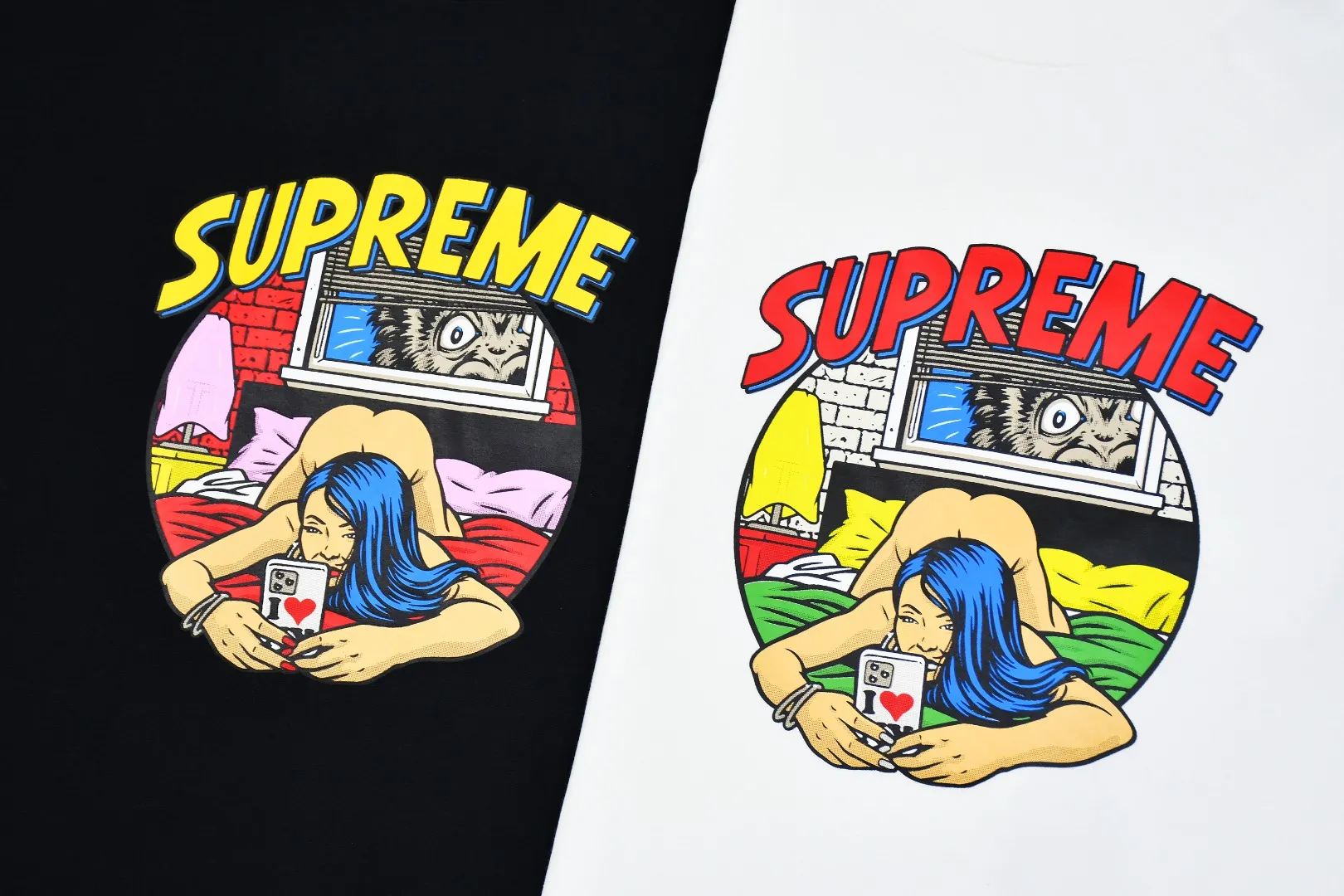 S432💰P140 Top version Supreme 25ss Bedroom Bedroom comic sexy girl printed short-sleeved T-shirt. Refuse to look at pictures to make products. Refuse to compare with wrong versions. Use cylindrical seamless technology (original technology. There are no stitched bones on the side of the clothes. Key points of identification) The fabrics are all custom-woven and dyed, 280g weight, 100% cotton, cylindrical fabric. Cylindrical fabric is a knitted fabric woven with a cylinder loom. The needles are distributed in a cylindrical shape on the fuselage. The gray fabric is a large cylinder, which needs to be opened and shaped before it can be used further. There are no slits on the side of the clothes, so there is no washing label on the side of ordinary short-sleeves. There is only one collar label behind the neck. The printing uses heat-setting ink printing imported from Belgium (different from conventional heat transfer printing on the market), also known as plastic ink, or self-adhesive ink. Its ingredients: mainly composed of polyvinyl chloride (PVC) and phthalates, including PVC, phthalates, and color fixing agents. , stabilizer, and thickener are mixed to form thermoset ink, which is not the digital direct printing marketed on the market. The printing texture of thermoset ink cannot be achieved by digital direct printing. The new triple collar label has a watermark anti-counterfeiting effect, real anti-counterfeiting layer, and has a high probability of passing the approved version. The original packaging picture has a high probability of passing Size：S-XL