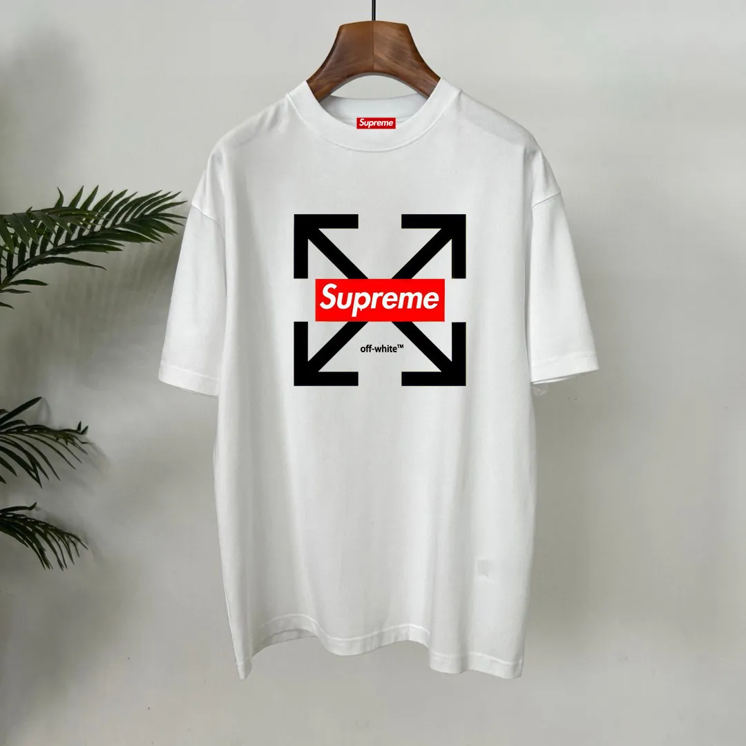 P150 Supreme co-branded off short-sleeved T-shirt is made of 250g Solona fabric. The whole piece is made of three-needle five-thread technology. The neckline-shoulder seam-sleeve seam is double-lined, which looks more three-dimensional and textured. The same craftsmanship as the authentic original version. Classic version. Feel free to compare. XL XXL