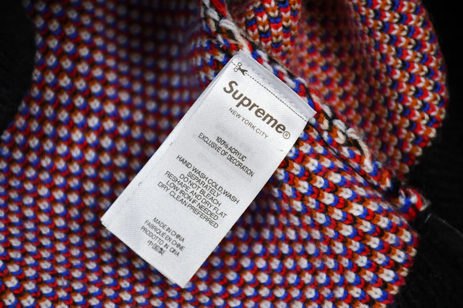 S584💰p350 Top version Supreme 24FW Snow White Snow White fairy tale sweater OS version Same style for men and women Customized YB texture wash mark Wool material: 1/13 wool Weaving method: sesame dot jacquard Number of needles: multi-gauge Machine: German STOLL computerized flat knitting machine Size: S~XL Color: black white