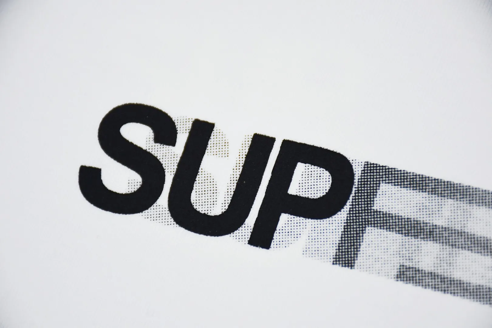 S326💰p130 Top version Supreme 23SS MOTION LOGO phantom LOGO short-sleeved T-shirt. Refuse to look at pictures to make products. Refuse to compare with wrong versions. Use cylindrical seamless technology (original technology. There are no stitched bones on the side of the clothes. Key points of identification) The fabrics are all custom-woven and dyed, 280g weight, 100% cotton, cylindrical fabric. Cylindrical fabric is a knitted fabric woven with a cylinder loom. The needles are distributed in a cylindrical shape on the fuselage. The gray fabric is a large cylinder, which needs to be opened and shaped before it can be used further. There are no slits on the side of the clothes, so there is no washing label on the side of ordinary short-sleeves. There is only one collar label behind the neck. The printing uses thermosetting ink printing imported from Belgium (different from conventional heat transfer printing), also known as plastic ink, or self-adhesive ink. Its ingredients are: mainly composed of polyvinyl chloride (PVC) and phthalates. PVC and phthalates, solid color The thermosetting ink is composed of a mixture of agents, stabilizers, and thickeners. It is not the digital direct printing marketed on the market. The printing texture of thermosetting ink cannot be achieved by digital direct printing. The collar label has a watermark anti-counterfeiting effect, a real anti-counterfeiting layer, a version with a high probability of passing the inspection, and the original packaging picture has a high probability of passing the test. Size：S-XL