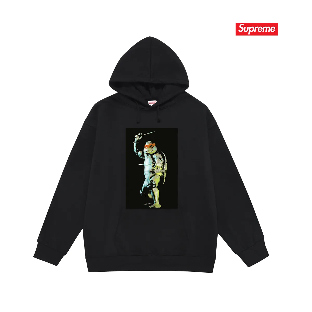 Style No. S2053 #terry P160💰 Velvet P170💰 Supreme Week 1 Raphael Tee Teenage Mutant Ninja Turtles printed hooded sweatshirt Made of 400g large terry 430g silver fox velvet (drop shoulder large version) fabric, soft texture and no pilling Imported environmentally friendly printing glue The pattern is bright and three-dimensional Quality 💥Same style for men and women The upper body is trendy Color: black white gray Size: S M L XL XXL
