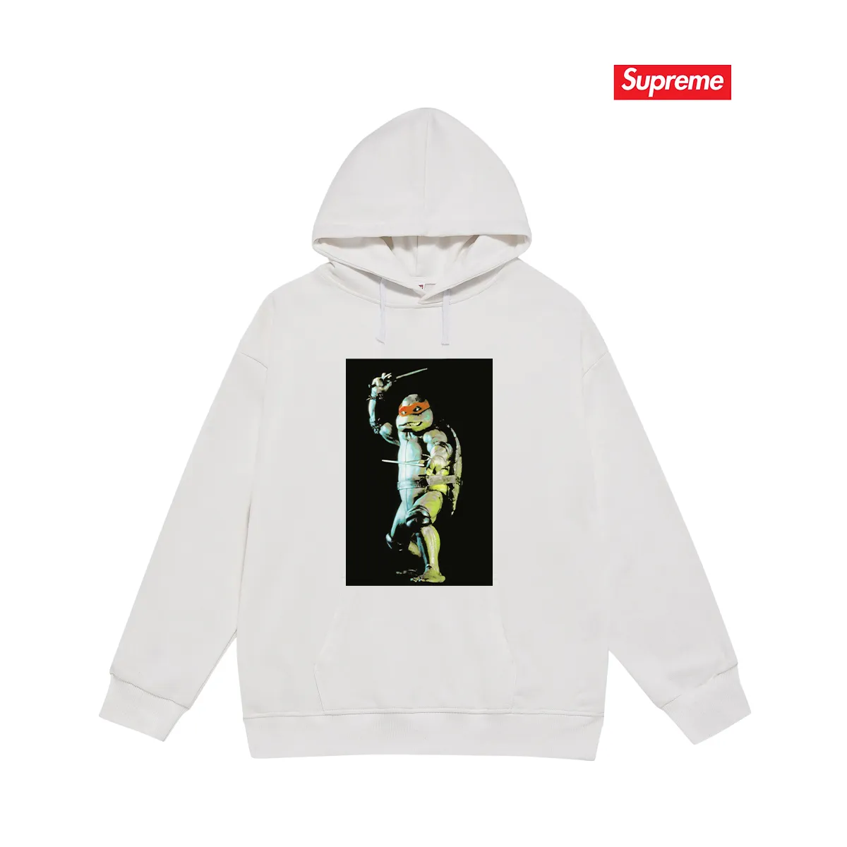 Style No. S2053 #terry P160💰 Velvet P170💰 Supreme Week 1 Raphael Tee Teenage Mutant Ninja Turtles printed hooded sweatshirt Made of 400g large terry 430g silver fox velvet (drop shoulder large version) fabric, soft texture and no pilling Imported environmentally friendly printing glue The pattern is bright and three-dimensional Quality 💥Same style for men and women The upper body is trendy Color: black white gray Size: S M L XL XXL