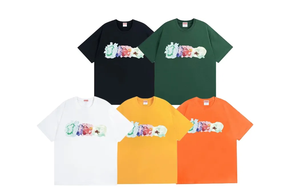 #S99 p110💰 SupremeSS23 Week1 WATERCOLORTEE watercolor logo printing, loose fit, using 260 grams of combed cotton double yarn, all three standards from fabrics to accessories, ZP, imported Matsui company slurry printing will never crack, the whole piece adopts three-needle five-thread technology (neckline-shoulder seam-sleeve seam double line, looks more three-dimensional and textured) consistent with the original version, classic version Feel free to compare zp. The whole piece adopts three-needle five-thread craftsmanship (neckline-shoulder seam-sleeve seam double thread, which looks more three-dimensional and textured). It has the same craftsmanship as the original original, classic version. Color: White, Black, Orange, Yellow, Dark Green. Size: S M L XL XXL