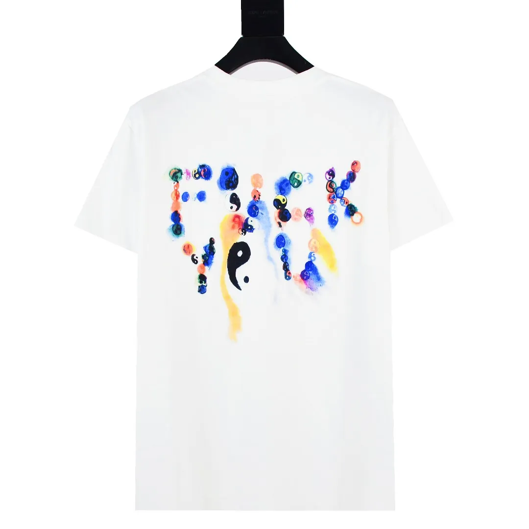 S346💰p140 Top version Supreme 23FW YIN YANG TEE Yin Yang Tai Chi printed short-sleeved T-shirt. Refuse to look at pictures to make products. Refuse to compare with wrong versions. Use cylinder seamless technology (original technology, there are no stitched bones on the side of the clothes, key points of identification) The fabrics are all custom-woven and dyed, 280g weight, 100% cotton, cylindrical fabric. Cylindrical fabric is a knitted fabric woven with a cylinder loom. The needles are distributed in a cylindrical shape on the fuselage. The gray fabric is a large cylinder, which needs to be opened and shaped before it can be used further. There are no slits on the side of the clothes, so there is no washing label on the side of ordinary short-sleeves. There is only one collar label behind the neck. The printing uses thermosetting ink printing imported from Belgium (different from conventional heat transfer printing), also known as plastic ink, or self-adhesive ink. Its ingredients are: mainly composed of polyvinyl chloride (PVC) and phthalates. PVC and phthalates, solid color The thermosetting ink is composed of a mixture of agents, stabilizers, and thickeners. It is not the digital direct printing marketed on the market. The printing texture of thermosetting ink cannot be achieved by digital direct printing. The collar label has a watermark anti-counterfeiting effect, a real anti-counterfeiting layer, a version with a high probability of passing the inspection, and the original packaging picture has a high probability of passing the test. Size：S-XL