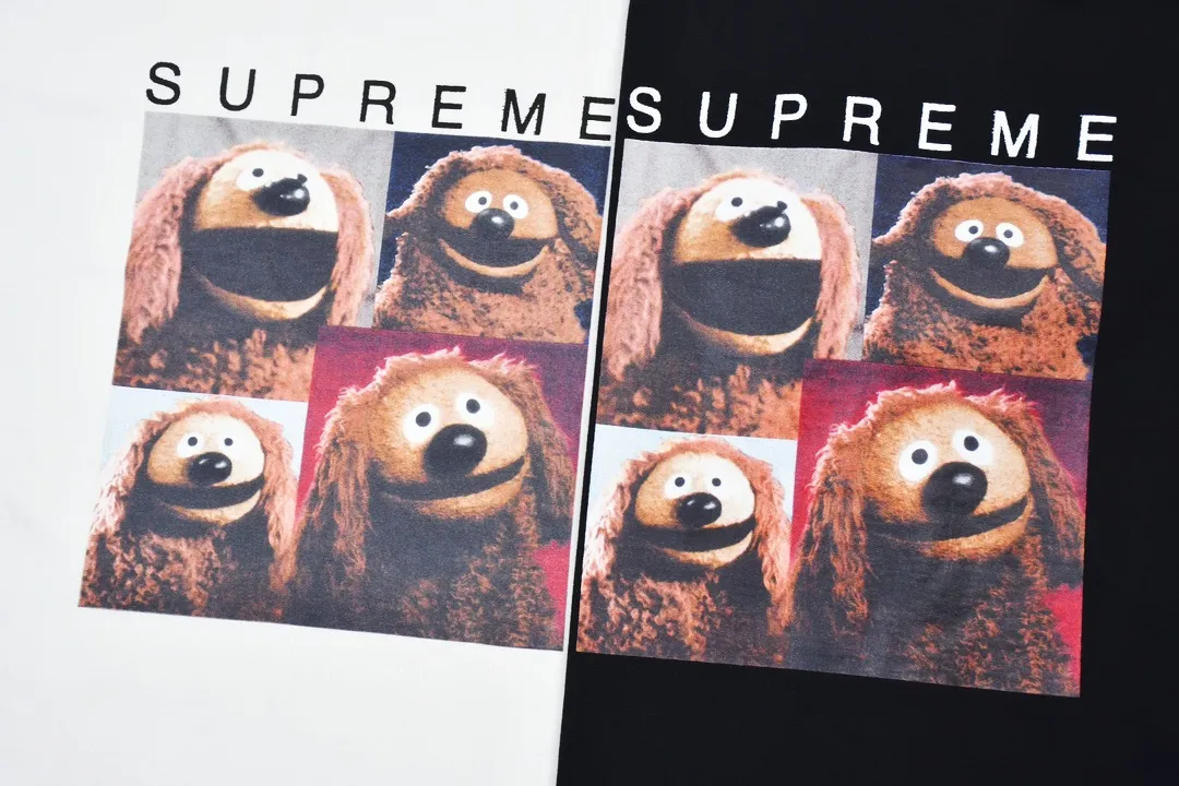 #S66 P110💰 Supreme SS24 WEEK1 Animation printed round neck casual short-sleeved T-shirt. Same style for men and women. Made of 260g combed cotton double yarn. From fabric to accessories, all three standards are complete and follow ZP. Imported Matsui company's slurry printing will never crack. The whole piece is made of three-needle five-thread technology. The collar-shoulder seam-sleeve seam is double-lined, which looks more three-dimensional and textured.) The same process as the original version, classic version Feel free to compare zp. The whole piece is made using three-needle five-thread craftsmanship. The neckline-shoulder seam-sleeve seam is double-threaded, which looks more three-dimensional and textured.) It has the same craftsmanship as the original original, classic version. Color: black and white. Size: S M L XL XXL.
