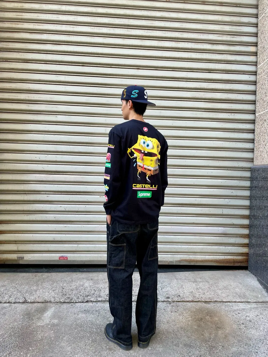 🅿️280 S293 Supreme x SPONGEBOB SQUAREPANTS Spongebob x CASTELLI joint model SS25 WEEK11 Racing L/S Tee Spongebob funny printed pattern round neck long-sleeved T-shirt Unisex 260g pure cotton material Super cute large print Very popular color Color: black white Size: S M L XL (175 140 wear M) Length: 69 71 73 76 Bust: 114 118 122 126 Sleeve length: 62 63 64 65
