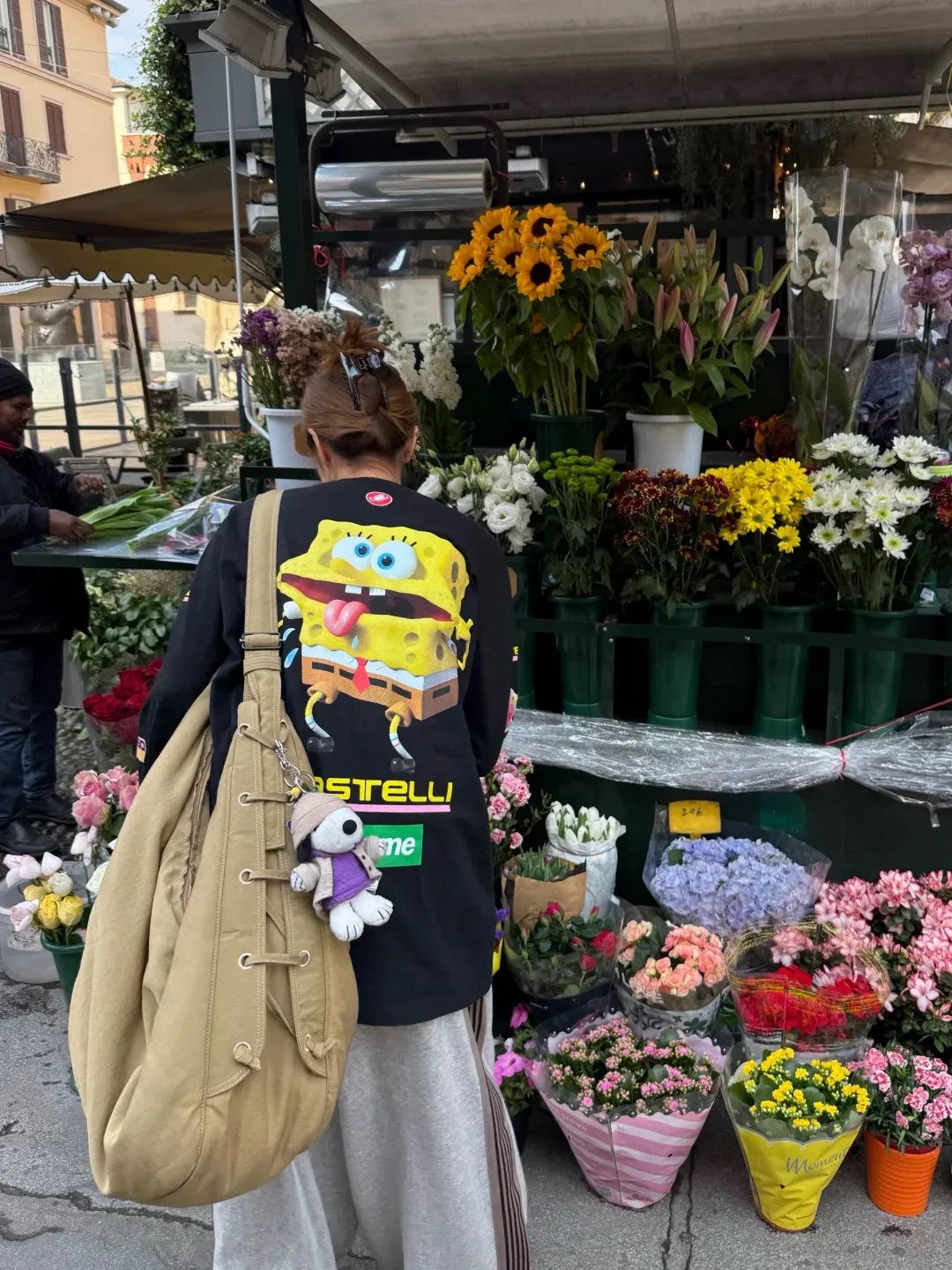 🅿️280 S293 Supreme x SPONGEBOB SQUAREPANTS Spongebob x CASTELLI joint model SS25 WEEK11 Racing L/S Tee Spongebob funny printed pattern round neck long-sleeved T-shirt Unisex 260g pure cotton material Super cute large print Very popular color Color: black white Size: S M L XL (175 140 wear M) Length: 69 71 73 76 Bust: 114 118 122 126 Sleeve length: 62 63 64 65