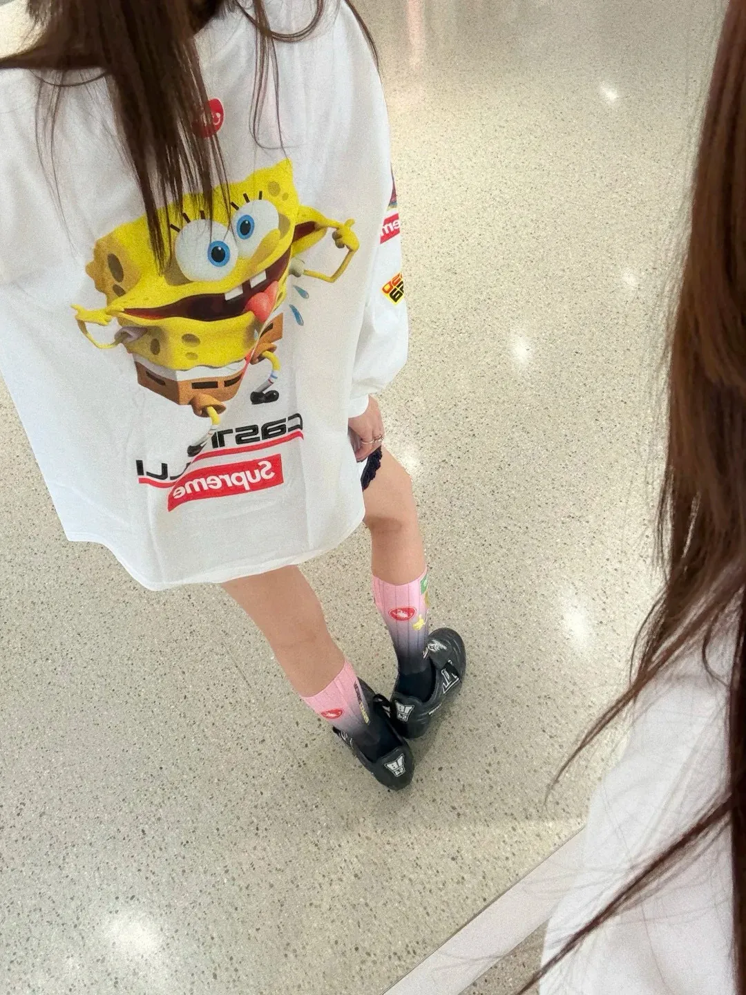 🅿️280 S293 Supreme x SPONGEBOB SQUAREPANTS Spongebob x CASTELLI joint model SS25 WEEK11 Racing L/S Tee Spongebob funny printed pattern round neck long-sleeved T-shirt Unisex 260g pure cotton material Super cute large print Very popular color Color: black white Size: S M L XL (175 140 wear M) Length: 69 71 73 76 Bust: 114 118 122 126 Sleeve length: 62 63 64 65
