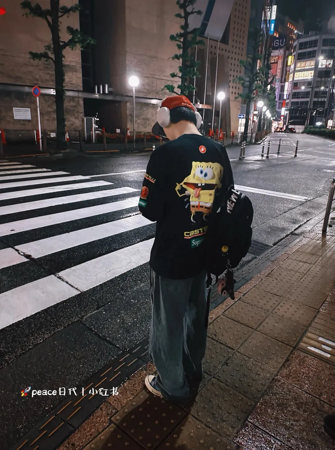 🅿️280 S293 Supreme x SPONGEBOB SQUAREPANTS Spongebob x CASTELLI joint model SS25 WEEK11 Racing L/S Tee Spongebob funny printed pattern round neck long-sleeved T-shirt Unisex 260g pure cotton material Super cute large print Very popular color Color: black white Size: S M L XL (175 140 wear M) Length: 69 71 73 76 Bust: 114 118 122 126 Sleeve length: 62 63 64 65