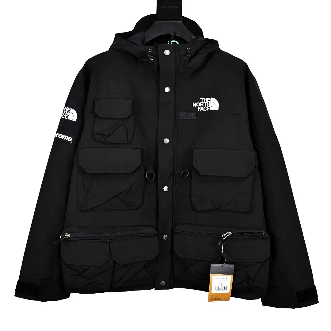 MX84💰p650 MAX/Top version Exclusive quality on the entire network ZP player designated version Supreme SS20 Week 13 x TNF Cargo Jacket Joint North Face Multi-pocket Jacket A true jacket that is waterproof, windproof, breathable and warm. 1. In order to perfectly restore the original version, the fabric uses 70D*320D# which is extremely difficult and expensive to embroider. 110g/㎡ low-density nylon plain fabric. The fabric is ultra-thin, low-density and breathable. Top-grade waterproof coating is added to both front and back sides to easily achieve the rolling effect of water droplets on a lotus leaf. The main body mesh is 95g/㎡ extra large mesh. 2. The embroidery uses the original embroidery data file. The machine uses the BEHRINGER BEKS-Y924 embroidery machine (a level higher than the Tajima embroidery machine). The machine head tension is small and does little damage to the fabric. The fullness and precision of the embroidery are the best 3. The correct hangtag and the correct accessories. The resin zipper and nylon zipper are purchased from YKK Shanghai Yoshida Company. The special non-domestic standard parts are all custom-made by the foundry. The metal four-button buckle and small zipper hanging beads are all customized at 1:1. The main label and laser are all customized separately for this year's new models. The multiple bags are all folded with lengthened bag openings to achieve waterproof and anti-lost functions. The sewing work is complicated. There are many special machines for edge sealing and many pockets. The fabric is dense