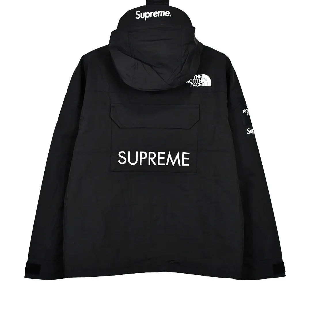 MX84💰p650 MAX/Top version Exclusive quality on the entire network ZP player designated version Supreme SS20 Week 13 x TNF Cargo Jacket Joint North Face Multi-pocket Jacket A true jacket that is waterproof, windproof, breathable and warm. 1. In order to perfectly restore the original version, the fabric uses 70D*320D# which is extremely difficult and expensive to embroider. 110g/㎡ low-density nylon plain fabric. The fabric is ultra-thin, low-density and breathable. Top-grade waterproof coating is added to both front and back sides to easily achieve the rolling effect of water droplets on a lotus leaf. The main body mesh is 95g/㎡ extra large mesh. 2. The embroidery uses the original embroidery data file. The machine uses the BEHRINGER BEKS-Y924 embroidery machine (a level higher than the Tajima embroidery machine). The machine head tension is small and does little damage to the fabric. The fullness and precision of the embroidery are the best 3. The correct hangtag and the correct accessories. The resin zipper and nylon zipper are purchased from YKK Shanghai Yoshida Company. The special non-domestic standard parts are all custom-made by the foundry. The metal four-button buckle and small zipper hanging beads are all customized at 1:1. The main label and laser are all customized separately for this year's new models. The multiple bags are all folded with lengthened bag openings to achieve waterproof and anti-lost functions. The sewing work is complicated. There are many special machines for edge sealing and many pockets. The fabric is dense