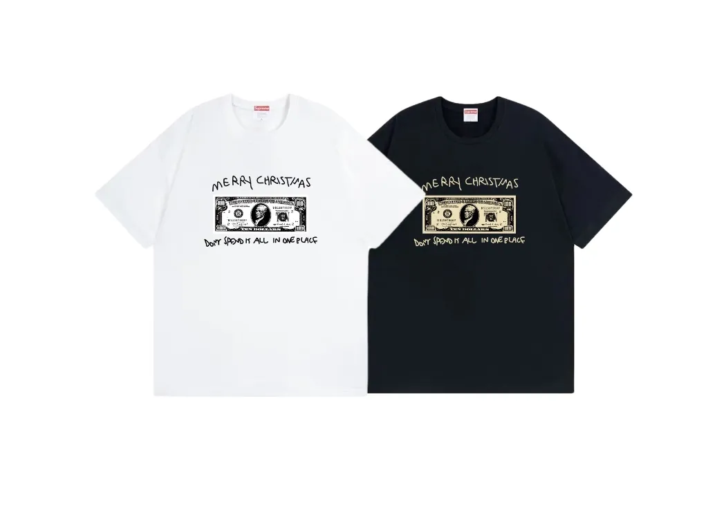 #S124 p110💰 Supreme Week18 SpendIt Tee letter print, loose fit, made of 260g combed cotton double yarn, all three standards from fabrics to accessories, ZP, imported Matsui company slurry printing will never crack, the whole piece adopts three-needle five-thread process (neckline-shoulder seam-sleeve seam double line, looks more three-dimensional and textured) consistent with the original version, classic version Feel free to compare zp. The whole piece adopts three-needle five-thread craftsmanship. The neckline-shoulder seam-sleeve seam is double-threaded, which looks more three-dimensional and textured.) It has the same craftsmanship as the original original, classic version. Color: Black White Size: S M L XL XXL
