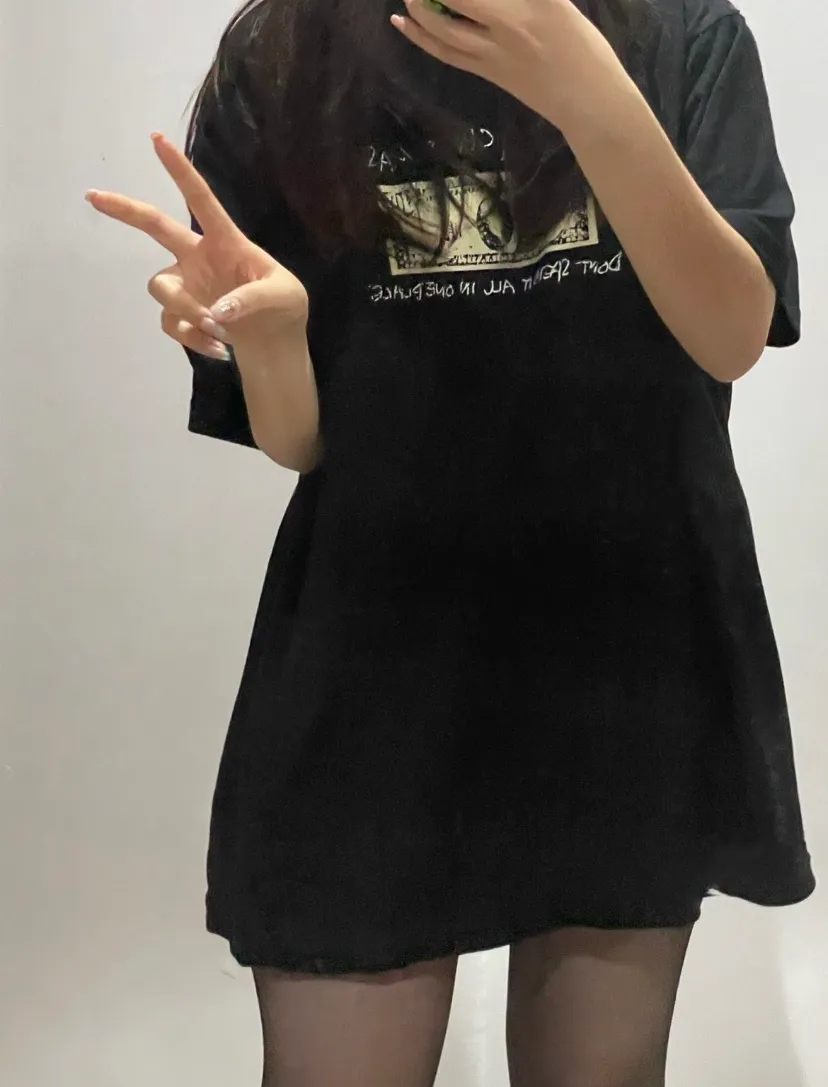 #S124 p110💰 Supreme Week18 SpendIt Tee letter print, loose fit, made of 260g combed cotton double yarn, all three standards from fabrics to accessories, ZP, imported Matsui company slurry printing will never crack, the whole piece adopts three-needle five-thread process (neckline-shoulder seam-sleeve seam double line, looks more three-dimensional and textured) consistent with the original version, classic version Feel free to compare zp. The whole piece adopts three-needle five-thread craftsmanship. The neckline-shoulder seam-sleeve seam is double-threaded, which looks more three-dimensional and textured.) It has the same craftsmanship as the original original, classic version. Color: Black White Size: S M L XL XXL