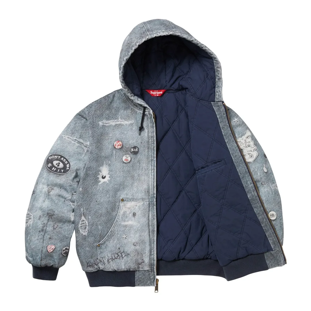 🅿️710 S281 Top Version Supreme HJR TROMPE L'OEIL HOODED WORK JACKET Parallax Printed Hooded Cotton Jacket High-density 12-ounce ring-spun cotton denim fabric Made of imported pure cotton high-count and high-density fabric, the fabric feels soft and silky, with drapey lines, light and delicate touch, skin-friendly feel and excellent breathability. The unique design style incorporates ink gradient elements. Digital direct inkjet technology After the pattern design is completed, foreign advanced penetration technology is combined with digital direct inkjet printing without destroying the style of the cloth surface. Digital direct-injection printing sprays color directly on the fabric. When the color is sprayed on the fabric and develops color, the pigment is a process of penetrating and sinking, so the color floating on the cloth must be darker than the color that penetrates. #Flower position cutting and sewing restores the pattern effect. The whole piece is aligned with the original version, and then cut using laser alignment to set the point, which greatly reduces the error. The left and right sides of the placket are symmetrical and spliced ​​into a complete pattern. All zippers are molded and customized, and the sewing process is also carried out in strict accordance with the corresponding requirements to ensure consistent restoration.  Size:S~XL