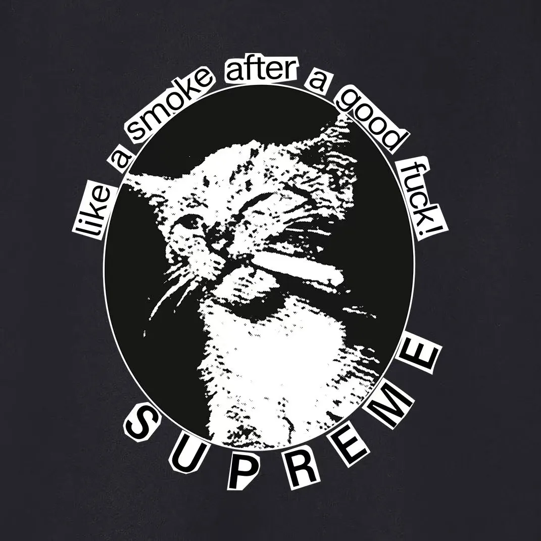 Style No. S2158 #terry P160💰 Velvet P170💰 Sup 76SS Smoke Cute kitten smoking pattern hooded sweatshirt Made of 400g large terry 430g silver fox velvet (drop shoulder large version) fabric, soft texture and no pilling Imported environmentally friendly printing glue The pattern is bright and three-dimensional Quality 💥Same style for men and women The upper body is trendy Color: black white gray Size: S M L XL XXL