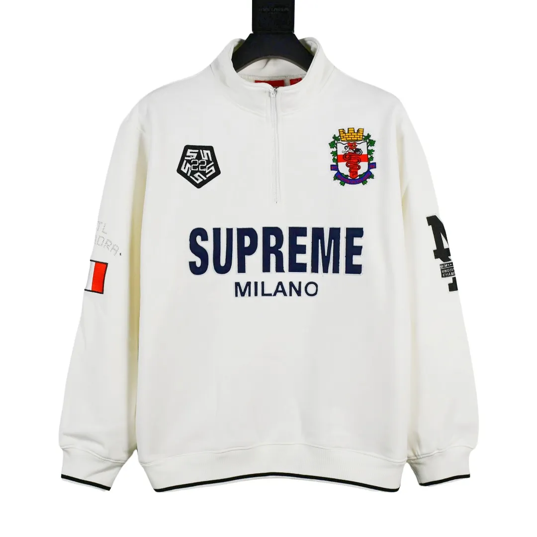 🅿️410 S225 top version Supreme 22FW Milano Half Zip Pullover AC Milan limited half zipper pullover sweatshirt. For those of us who focus on top Supreme, this sweatshirt is naturally available at ZP purchase and pattern making operation 1. Fabric: According to ZP testing, custom-woven and dyed, pure cotton 460G fleece main fabric 2. Technology: extra custom-dyed machine patch, large area embroidered letters on the front Imported Behringer embroidery machine work, exquisite and perfect presentation 3. Hem and cuffs: Customized color-blocking threads use 520G non-elastic threads (low-end products use elastic threads to cause the hem and cuffs to appear wavy) 4. Customized ZP YKK zipper/main label/wash water mark/tag/packaging bag (equipped with extra-large thickened handbag) Size: S~XL