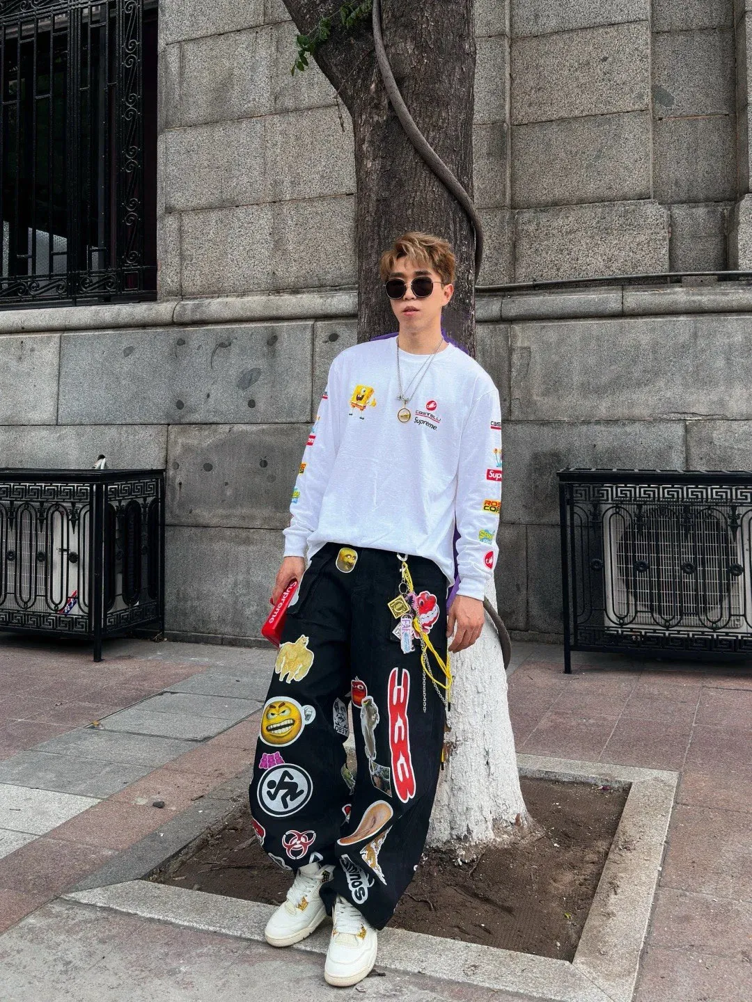 S626💰p270 Supreme x SPONGEBOB SQUAREPANTS Spongebob x CASTELLI joint model SS25 WEEK11 Racing L/S Tee SpongeBob SquarePants funny printed pattern round neck long-sleeved T-shirt Unisex 260g pure cotton material Super cute large print Very popular appearance Color: Black White Size: S M L XL (175 140 wear M) Length: 69 71 73 76 Bust: 114 118 122 126 Sleeve length: 62 63 64 65