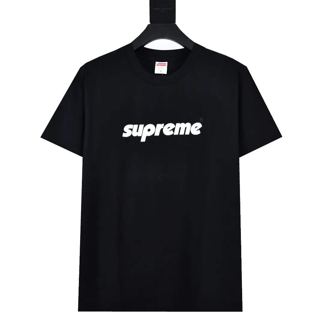 S354💰p130 Top version Supreme 24ss RPINLINE Logo printed short-sleeved T-shirt. Refuse to look at pictures to make goods. Refuse to compare with wrong versions. Use cylindrical seamless process (original process, there are no stitched bones on the side of the clothes, key points of identification) The fabrics are all custom-woven and dyed, 280g weight, 100% cotton, cylindrical fabric. Cylindrical fabric is a knitted fabric woven with a cylinder loom. The needles are distributed in a cylindrical shape on the fuselage. The gray fabric is a large cylinder, which needs to be opened and shaped before it can be used further. There are no slits on the side of the clothes, so there is no washing label on the side of ordinary short-sleeves. There is only one collar label behind the neck. The printing uses thermosetting ink printing imported from Belgium (different from conventional heat transfer printing), also known as plastic ink, or self-adhesive ink. Its ingredients are: mainly composed of polyvinyl chloride (PVC) and phthalates. PVC and phthalates, solid color The thermosetting ink is composed of a mixture of agents, stabilizers, and thickeners. It is not the digital direct printing marketed on the market. The printing texture of thermosetting ink cannot be achieved by digital direct printing. The collar label has a watermark anti-counterfeiting effect, a real anti-counterfeiting layer, a version with a high probability of passing the inspection, and the original packaging picture has a high probability of passing the test. Size：S-XL
