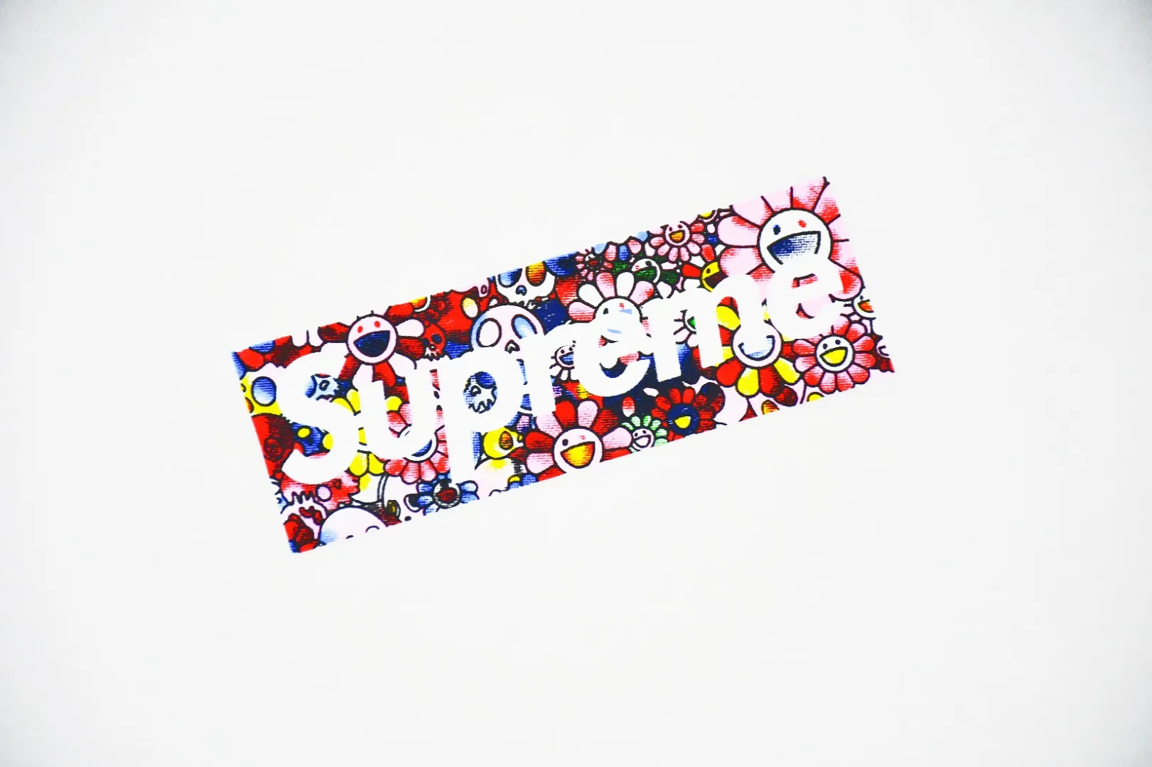 🅿️120 S03 Top Version Supreme 20ss Week 9 Relief Box Logo Tee The fabrics are all custom-woven and dyed, 280g weight, 100% cotton, cylindrical fabric. Cylindrical fabric is a knitted fabric woven with a cylinder loom. The needles are distributed in a cylindrical shape on the fuselage. The gray fabric is a large cylinder, which needs to be opened and shaped before further use. There is no slit on the side of the clothes, so there is no washing label on the side of ordinary short-sleeves. There is only one collar label behind the neck. The printing is printed with thermosetting ink, also known as plastic. Ink, or self-adhesive ink, contains ingredients: mainly composed of polyvinyl chloride (PVC) and phthalates. PVC and phthalates, fixing agents, stabilizers, and thickeners are mixed to form a thermal ink. Solid ink is not the digital direct printing advertised on the market. The printing texture of thermoset ink is something that digital direct printing cannot achieve. The collar label has a watermark anti-counterfeiting effect, a real anti-counterfeiting layer, a probability of passing the version, and a high probability of passing the original packaging picture. Size：S-XL