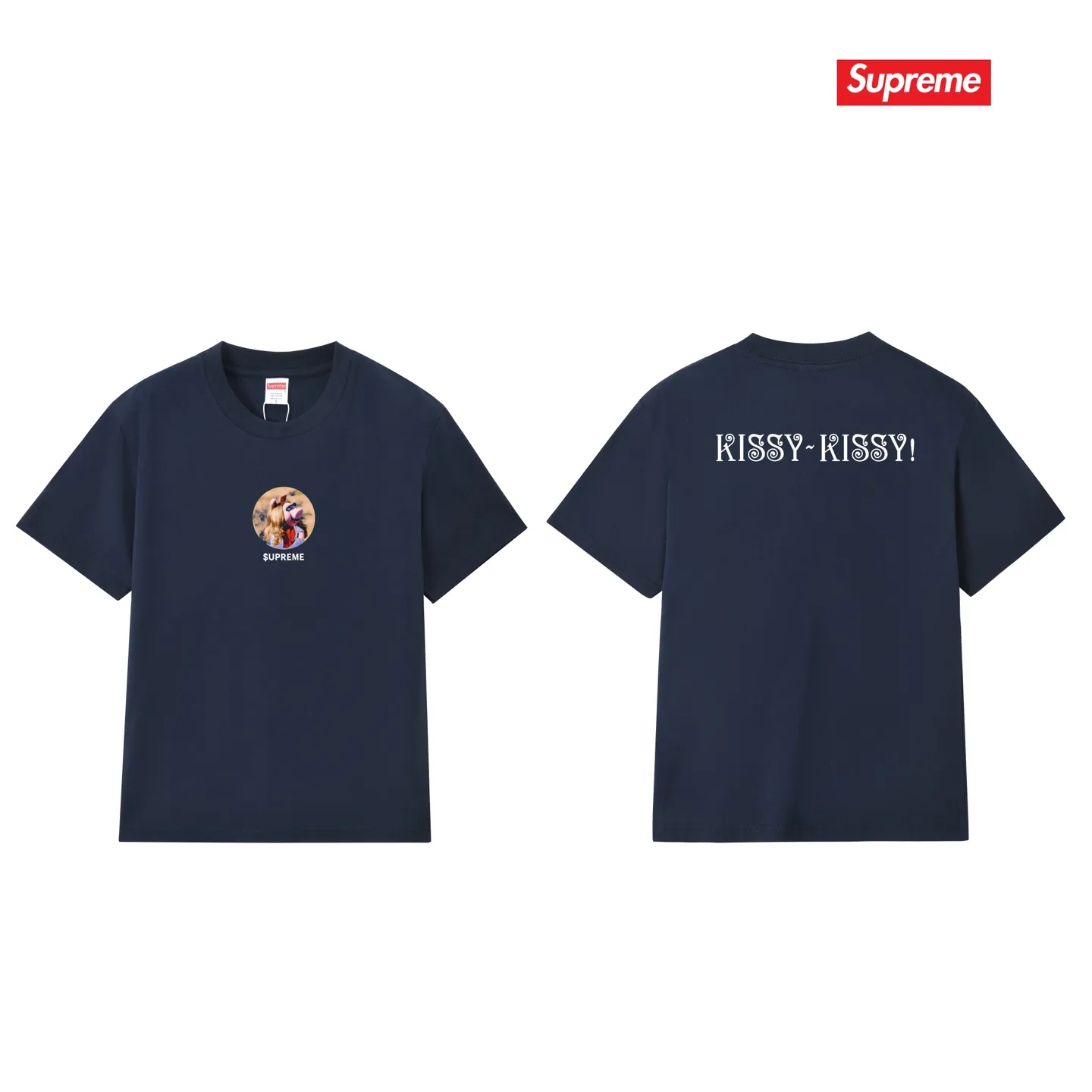 S259 P110💰 Supreme SS24 SS24 Summer T-shirt series WEEK19 MISS PIGGY TEE Miss Piggy printed pattern casual round neck short-sleeved American trendy T-shirt. Same style for men and women. Loose fit. Made of 260 grams of combed cotton double yarn. From fabrics to accessories, all three standards are complete and follow ZP. Imported Matsui Company slurry printing will never crack. The whole piece is made with a three-needle five-thread process. The neckline-shoulder seam-sleeve seam is double-lined, and it looks more three-dimensional and textured. The process is the same as the authentic original version. The classic version. Feel free to compare zp. The whole piece is made of a three-needle five-thread process. The neckline-shoulder seam-sleeve seam is double-threaded, which looks more three-dimensional and textured. The process is the same as the authentic original version. The classic version. Color: Black White Light Gray Pink Navy Size: S M L XL XXL