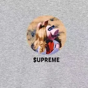 S259 P110💰 Supreme SS24 SS24 Summer T-shirt series WEEK19 MISS PIGGY TEE Miss Piggy printed pattern casual round neck short-sleeved American trendy T-shirt. Same style for men and women. Loose fit. Made of 260 grams of combed cotton double yarn. From fabrics to accessories, all three standards are complete and follow ZP. Imported Matsui Company slurry printing will never crack. The whole piece is made with a three-needle five-thread process. The neckline-shoulder seam-sleeve seam is double-lined, and it looks more three-dimensional and textured. The process is the same as the authentic original version. The classic version. Feel free to compare zp. The whole piece is made of a three-needle five-thread process. The neckline-shoulder seam-sleeve seam is double-threaded, which looks more three-dimensional and textured. The process is the same as the authentic original version. The classic version. Color: Black White Light Gray Pink Navy Size: S M L XL XXL
