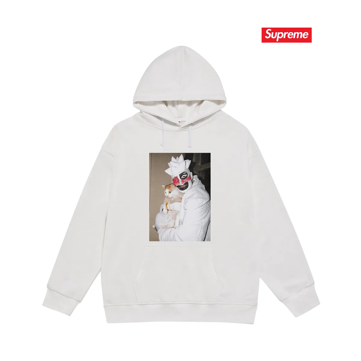 Style No. S2128 #terry P160💰 Velvet P170💰 Supreme weird artist co-branded clown hugging kitten hooded sweatshirt Made of 400g large terry 430g silver fox velvet (drop shoulder large version) fabric, soft texture and no pilling Imported environmentally friendly printing glue The pattern is bright and three-dimensional Quality 💥Same style for men and women The upper body is trendy Color: black white gray Size: S M L XL XXL