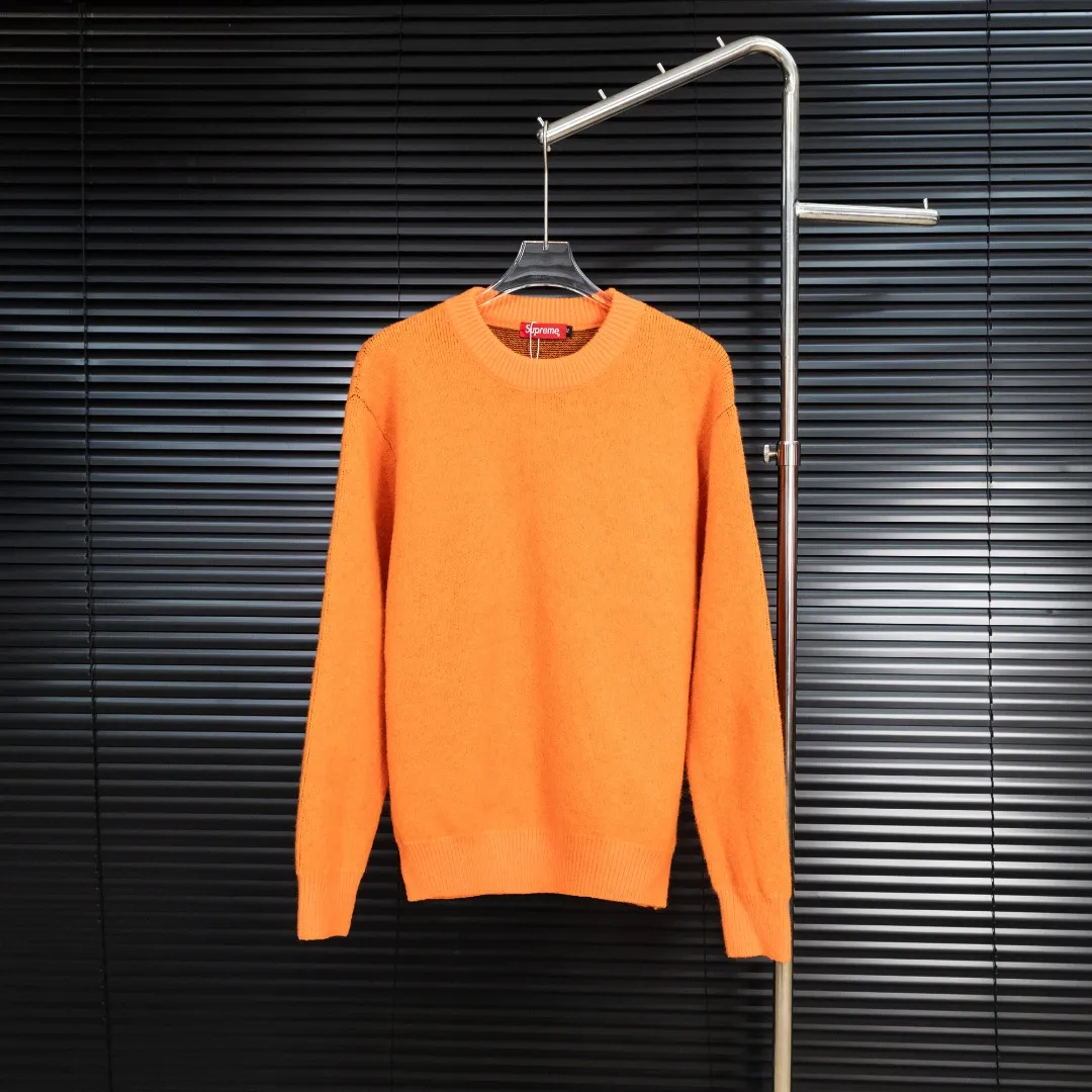 P290 Style: superme trendy cursive embroidered knitted sweater Size: S-XXL Fabric: Wool blend Accessories: Full set of customized original accessories
