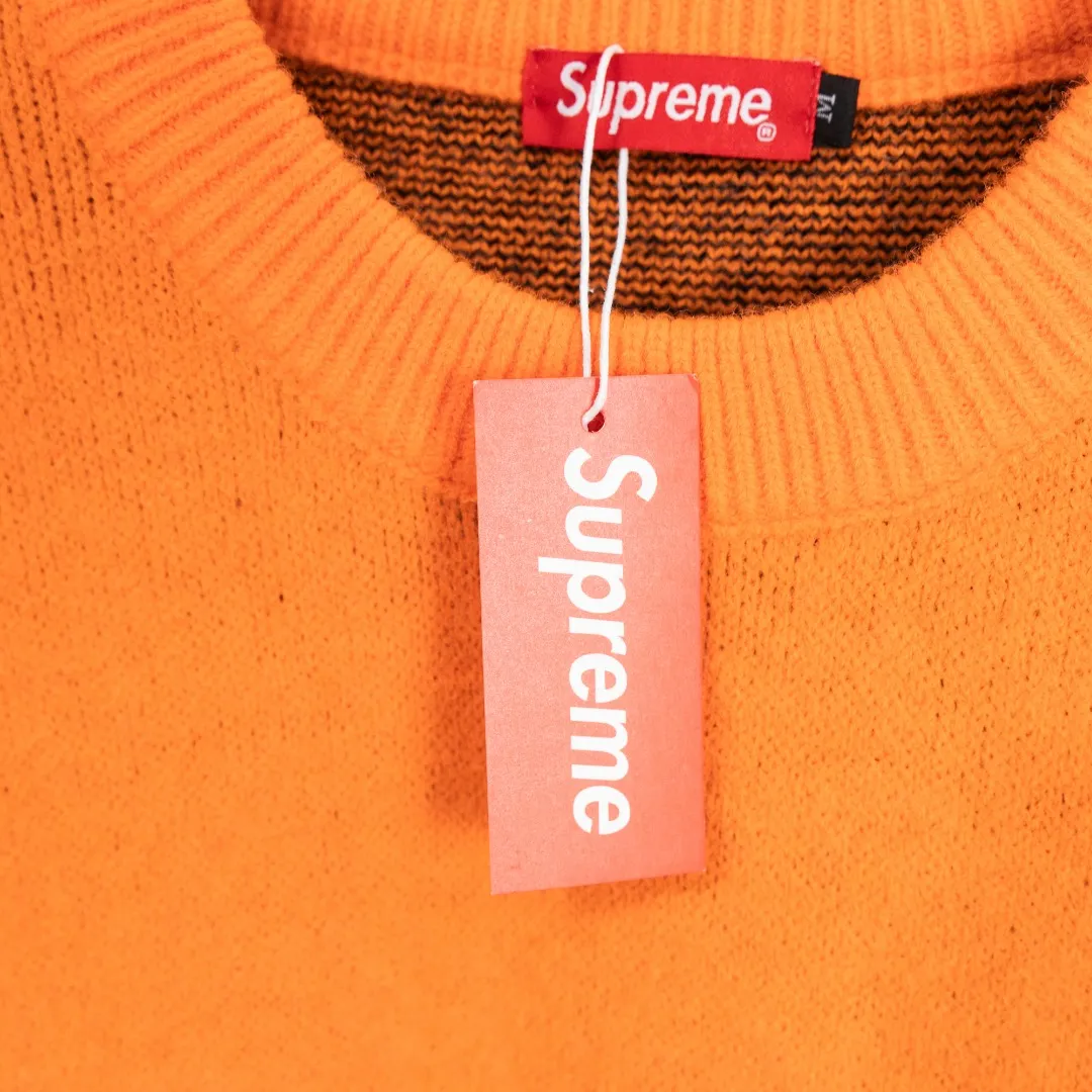 P290 Style: superme trendy cursive embroidered knitted sweater Size: S-XXL Fabric: Wool blend Accessories: Full set of customized original accessories