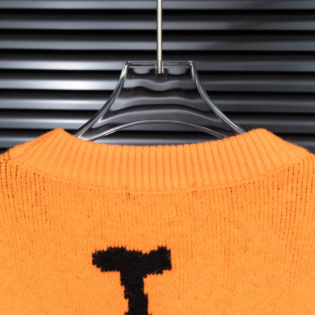 P290 Style: superme trendy cursive embroidered knitted sweater Size: S-XXL Fabric: Wool blend Accessories: Full set of customized original accessories