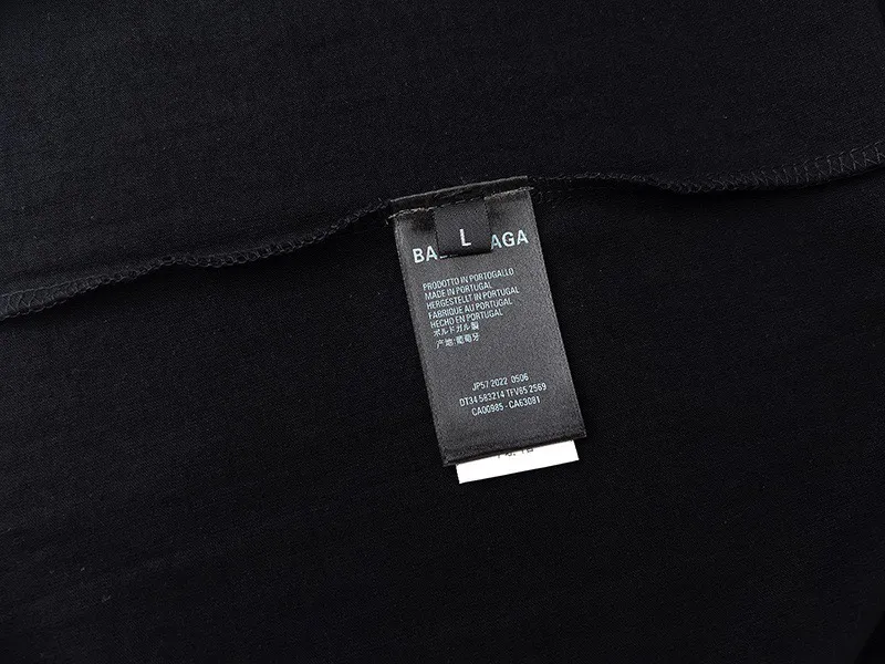 #S01 P110💰 Balenciaga co-branded supreme printed short-sleeved, loose fit, made of 260g combed cotton double yarn, all three standards from fabrics to accessories, ZP, imported Matsui company slurry printing will never crack, the whole piece is made of three-needle five-thread technology (neckline-shoulder seam-sleeve seam double line, looks more three-dimensional and textured) and the original version of the same craftsmanship, classic version Feel free to compare zp. The whole piece adopts three-needle five-thread craftsmanship. The neckline-shoulder seam-sleeve seam is double-threaded, which looks more three-dimensional and textured.) It has the same craftsmanship as the original original, classic version. Color: black. Style number: m551. Size: S M L XL XXL.