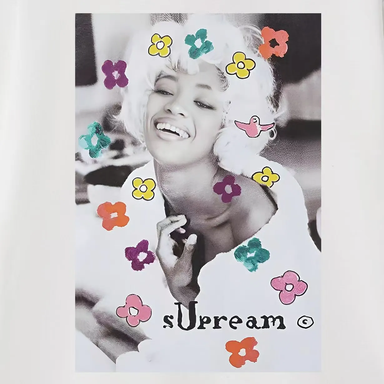 Style No. S1108 #terry p150💰 Velvet 160💰 Supreme Week1Naomi Tee character print round neck sweatshirt Made of 400g large terry (drop shoulder large version) fabric, soft texture and no pilling Imported environmentally friendly printing glue The pattern is bright and three-dimensional Quality💥Same style for men and women The upper body is trendy Color: black white gray Size: S M L XL XXL
