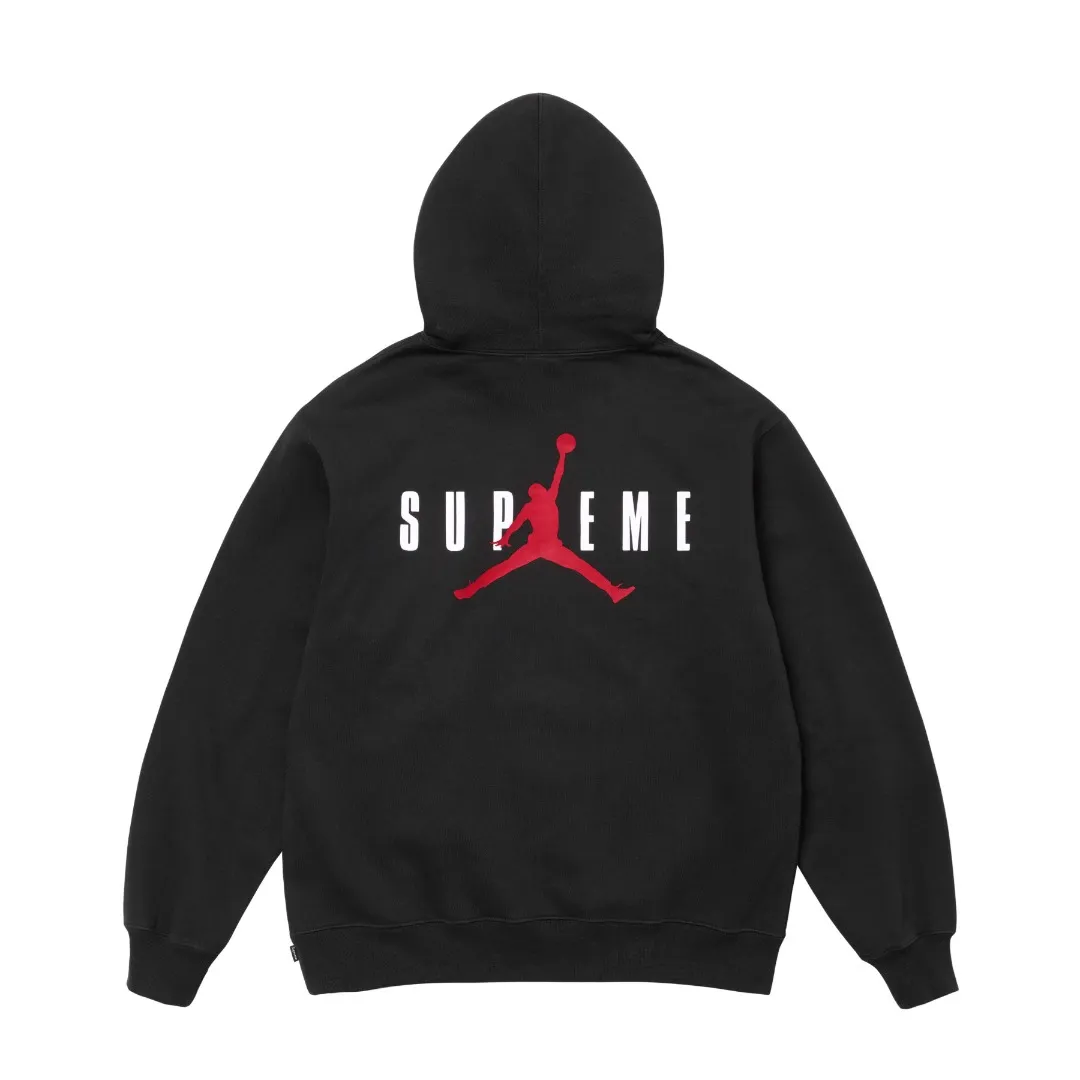 S620💰p330 Top version Supreme x Jordan 24Fw AJ Jordan co-branded hooded velvet sweatshirt 1. Fabric: ZP testing, custom woven and dyed, pure cotton 460G velvet main fabric 2. Embroidery: Embroidery equipment, using Behringer BEKS-Y924 machine (one level higher than Tajima embroidery machine) Embroidery thickness, saturation and size are consistent with ZP 3. Sewing process: Four needles and six threads are used in 12 places on the whole garment. Processed by experienced foreign trade factories (ordinary factories cannot do it) 4. Hem and cuffs: all use 520G non-elastic threads (low-end products use elastic threads to cause the hem and cuffs to appear wavy) 5. Customized ZP main label/washing mark/tag/packaging bag (equipped with an extra-large thickened handbag) Color: black Size: S~XL