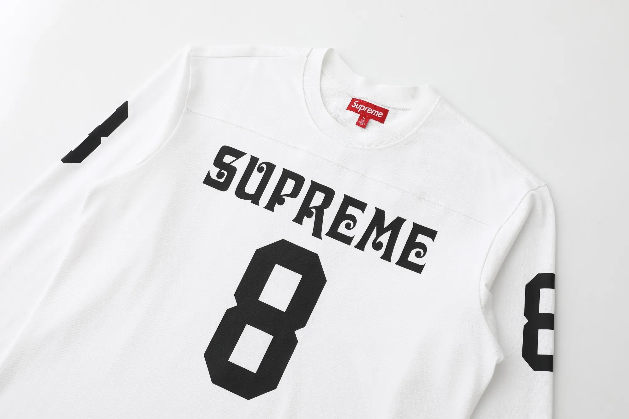 S624💰P230 SUPREME SS25 AFFILIATED L/S FOOTBALL TOP American size 8 Sanskrit font long-sleeved T-shirt Original quality, consistent details, knitted fabric, non-cotton fabric, good feel Color: black white Size: S M L XL (172 120 wear S) S Bust 55 Length 66 Shoulder width 47 Sleeve length 57 M Chest 57 Dress length 68 Shoulder width 48 Sleeve length 58 L Chest 59 Dress length 70 Shoulder width 49 Sleeve length 59 XL Chest 62 Dress length 72 Shoulder width 50 Sleeve length 60