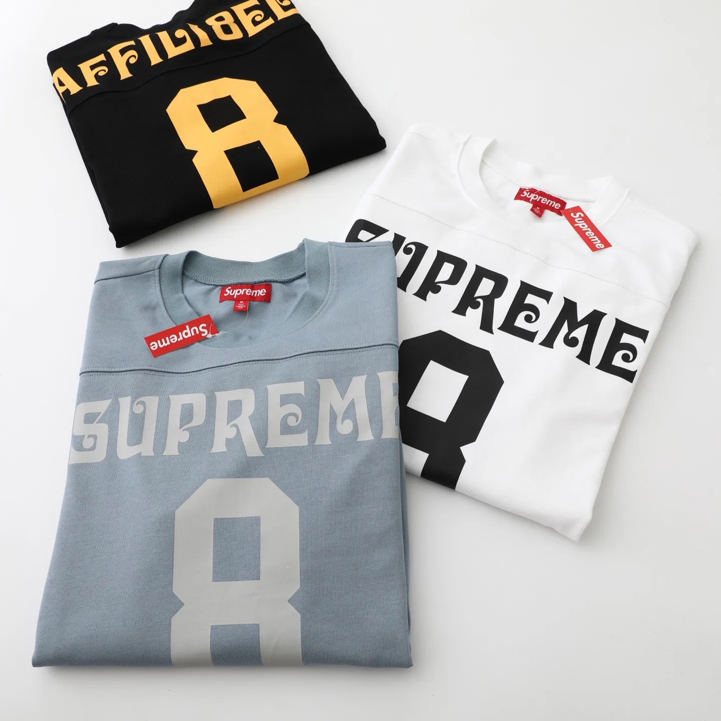 S624💰P230 SUPREME SS25 AFFILIATED L/S FOOTBALL TOP American size 8 Sanskrit font long-sleeved T-shirt Original quality, consistent details, knitted fabric, non-cotton fabric, good feel Color: black white Size: S M L XL (172 120 wear S) S Bust 55 Length 66 Shoulder width 47 Sleeve length 57 M Chest 57 Dress length 68 Shoulder width 48 Sleeve length 58 L Chest 59 Dress length 70 Shoulder width 49 Sleeve length 59 XL Chest 62 Dress length 72 Shoulder width 50 Sleeve length 60